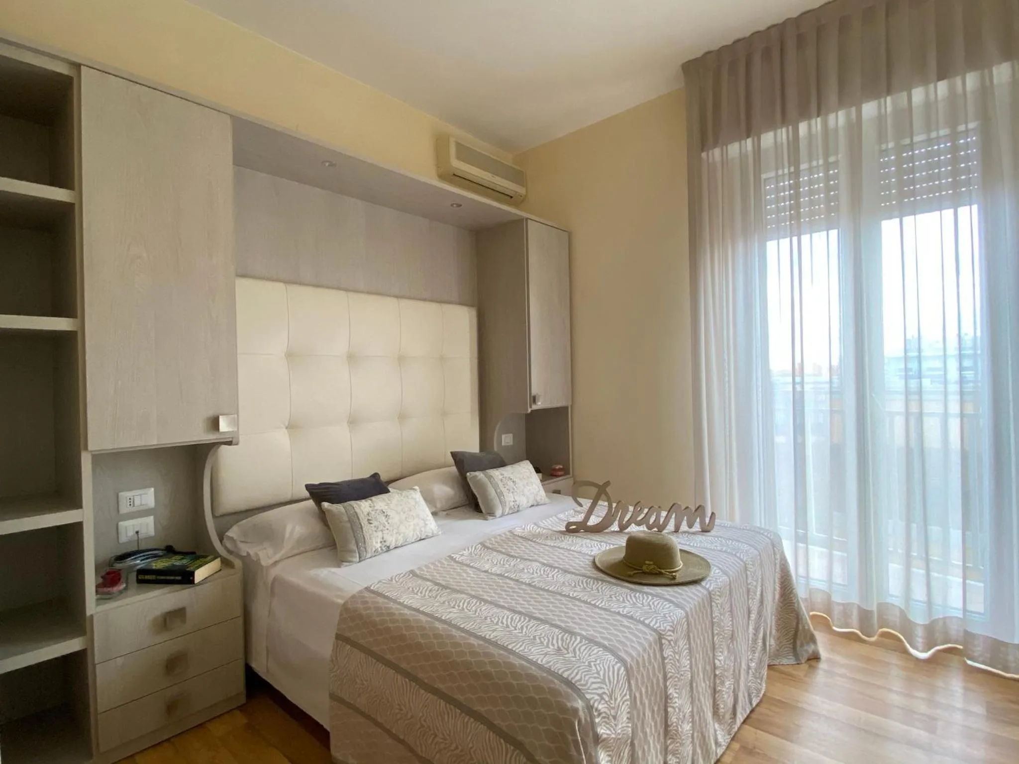 Bedroom in Hotel Jumbo