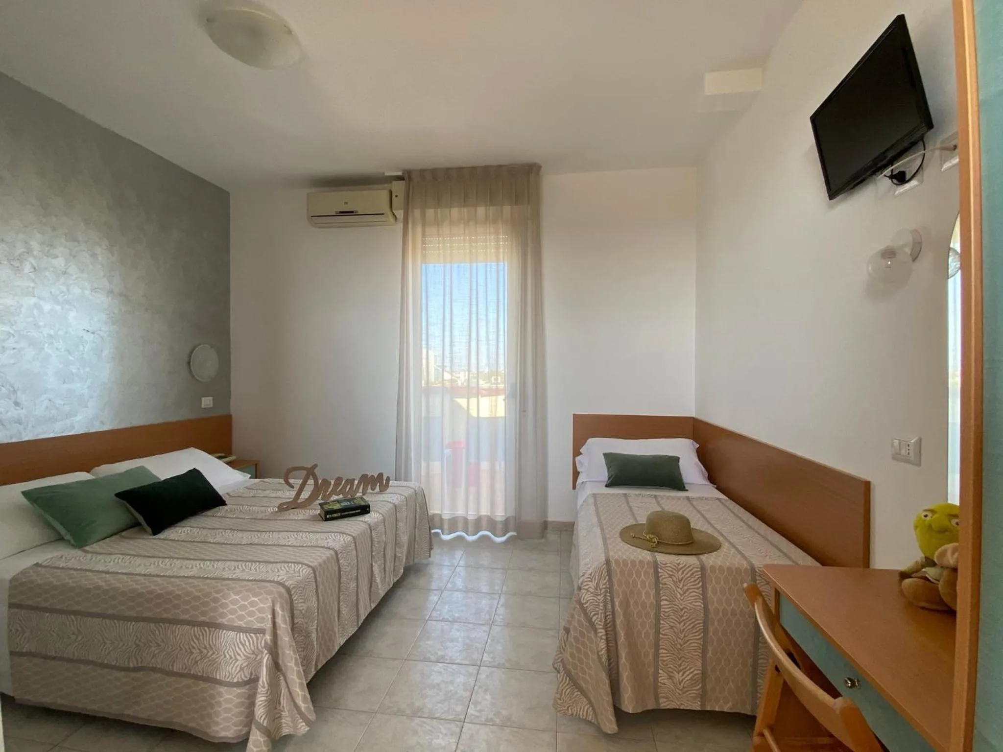 Bedroom in Hotel Jumbo