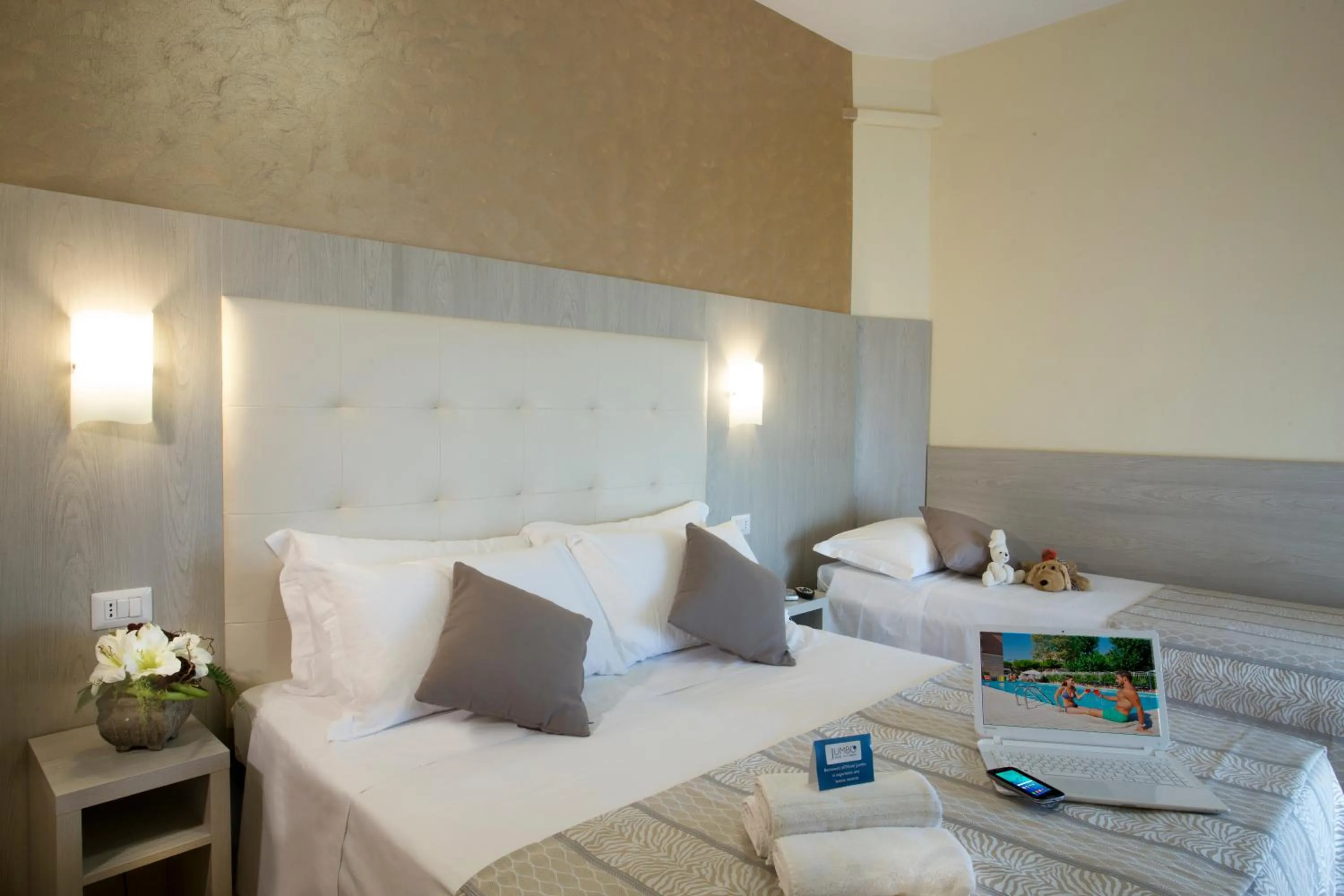 Bedroom in Hotel Jumbo