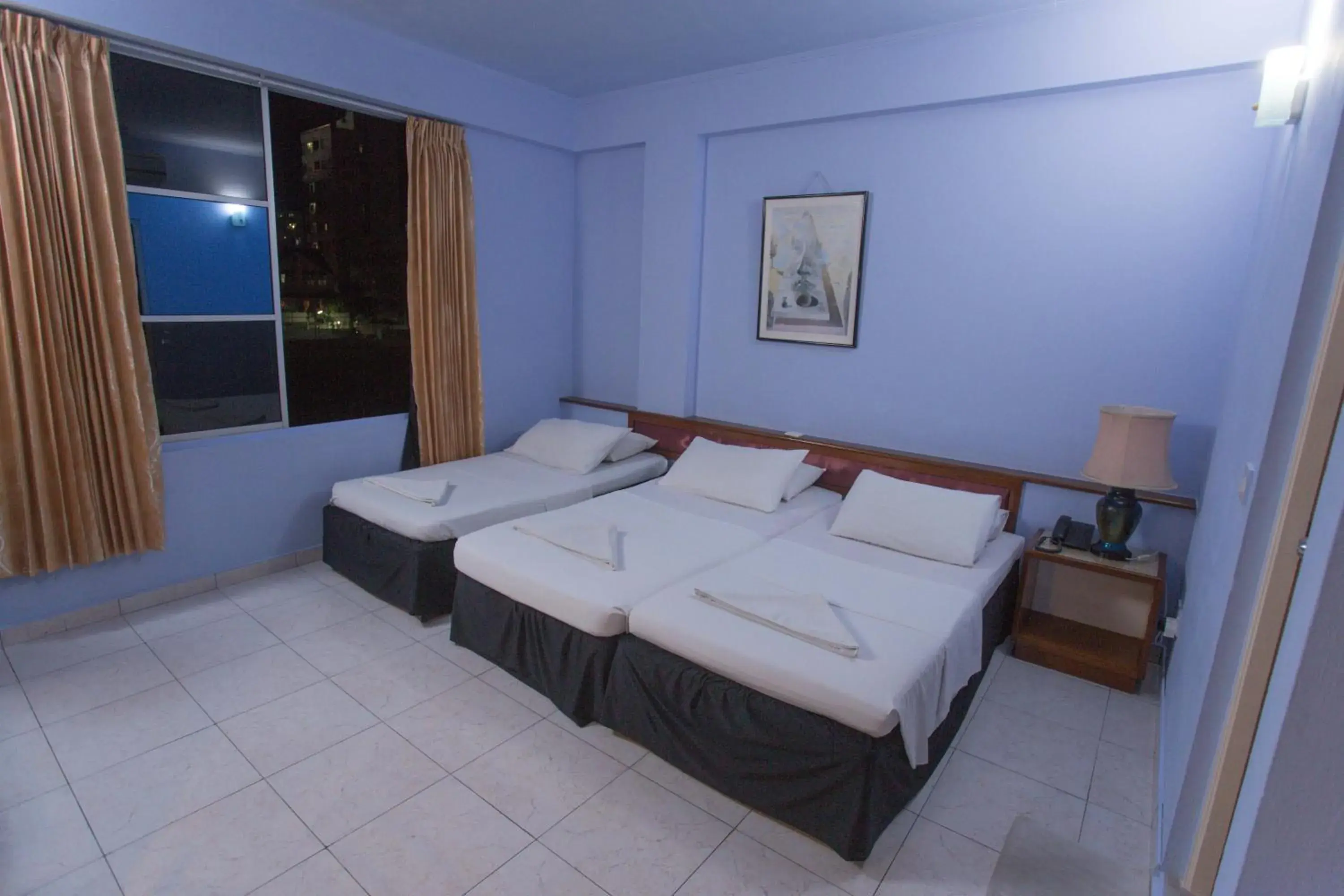 Bird's eye view, Bed in Off Day Inn Bird's eye view, Bed in Off Day Inn