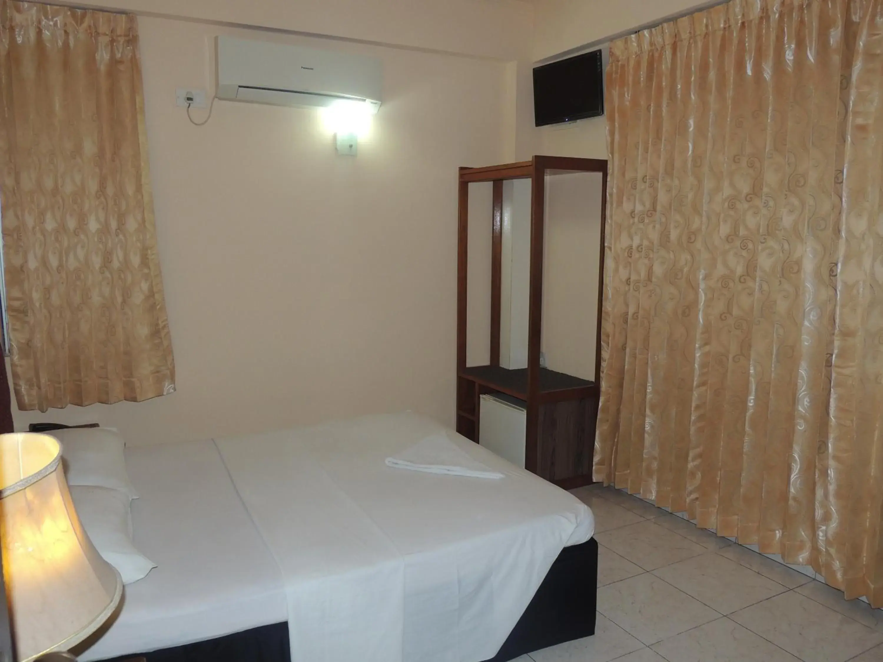 Bird's eye view, Bed in Off Day Inn Bird's eye view, Bed in Off Day Inn