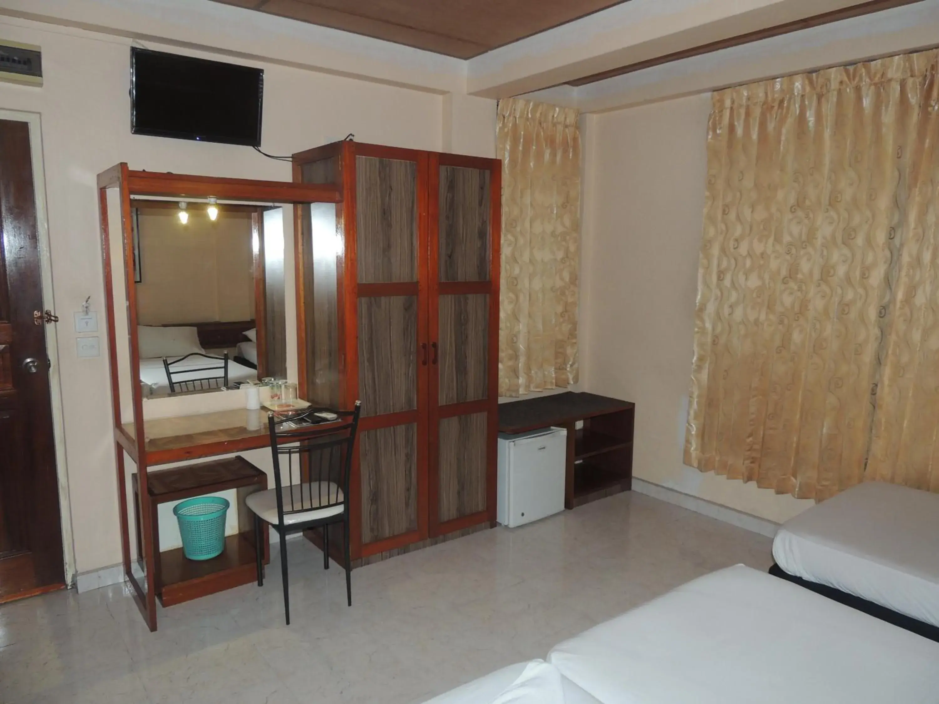 Photo of the whole room, Bed in Off Day Inn Photo of the whole room, Bed in Off Day Inn