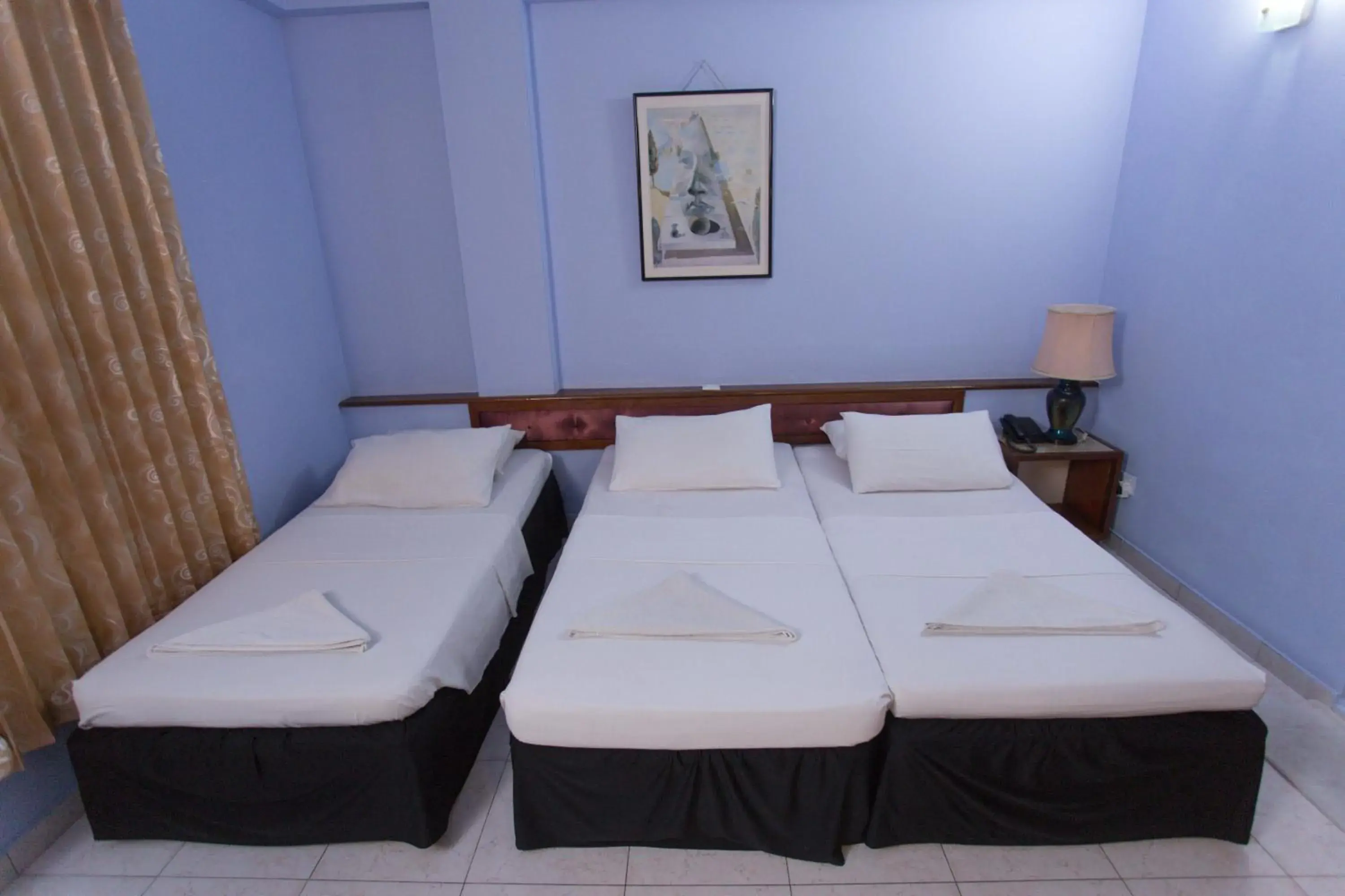 Bird's eye view, Bed in Off Day Inn Bird's eye view, Bed in Off Day Inn