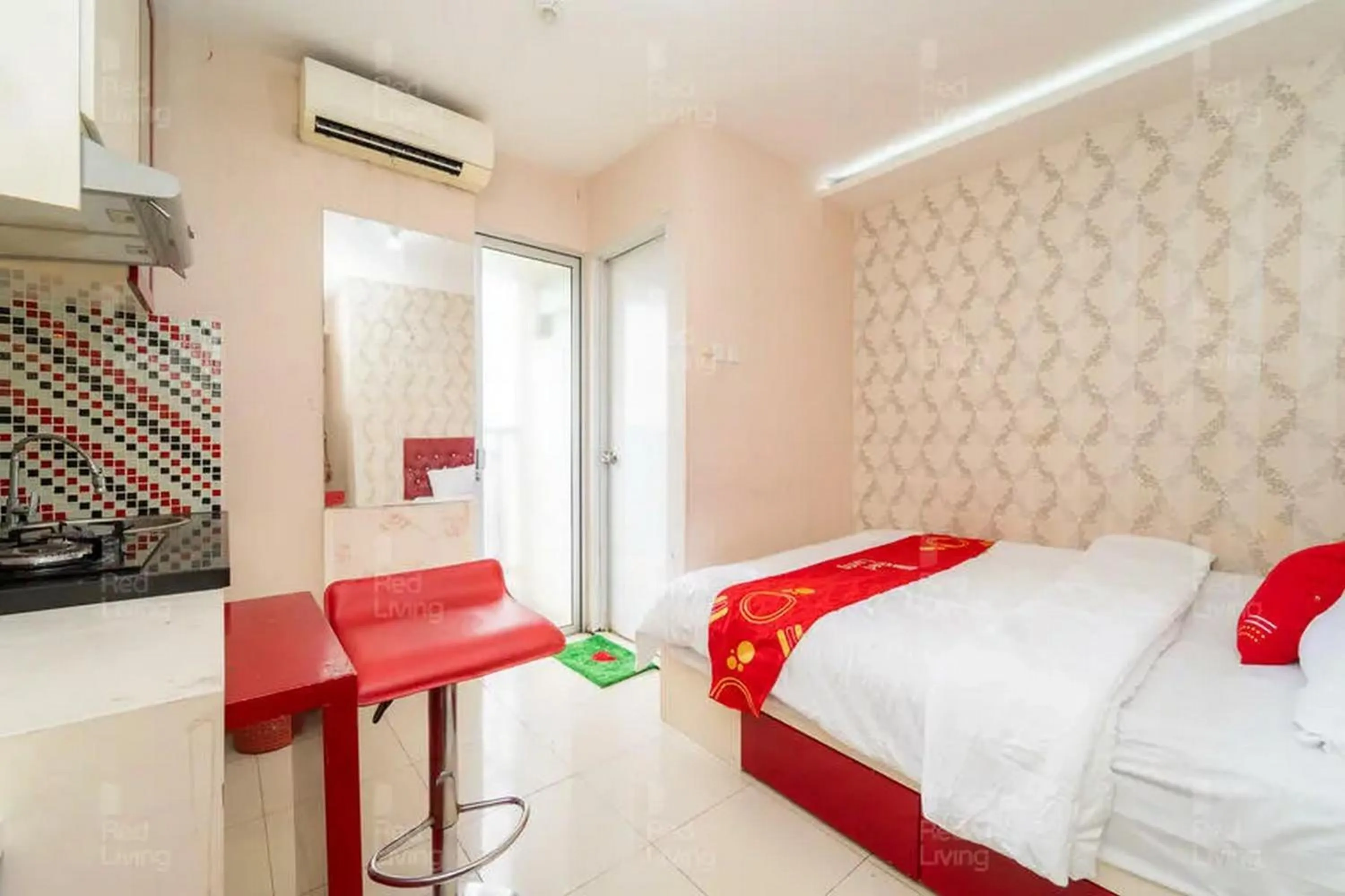Bedroom, Bed in RedLiving Apartemen Bassura City - Byrin Property Tower Heliconia