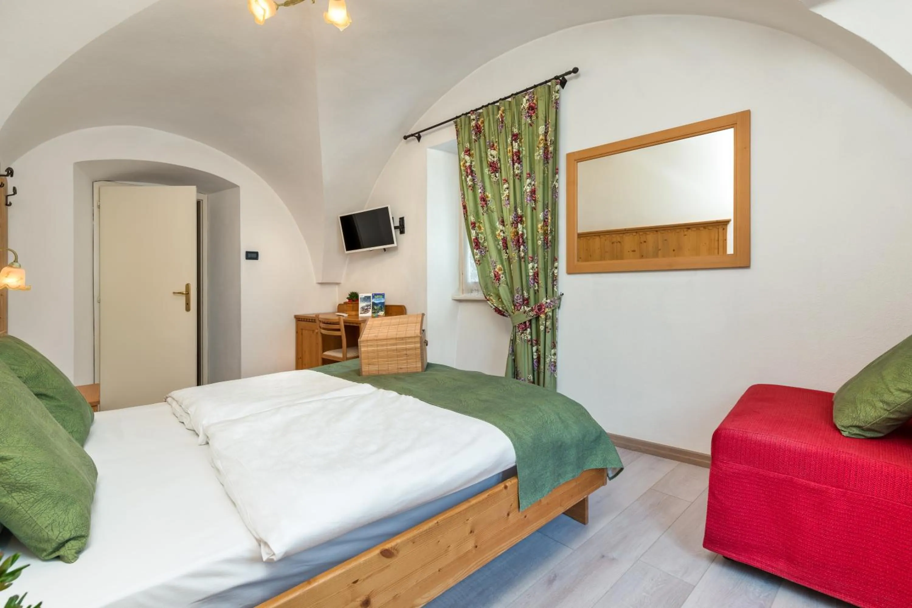 Bed in Albergo Alla Costa