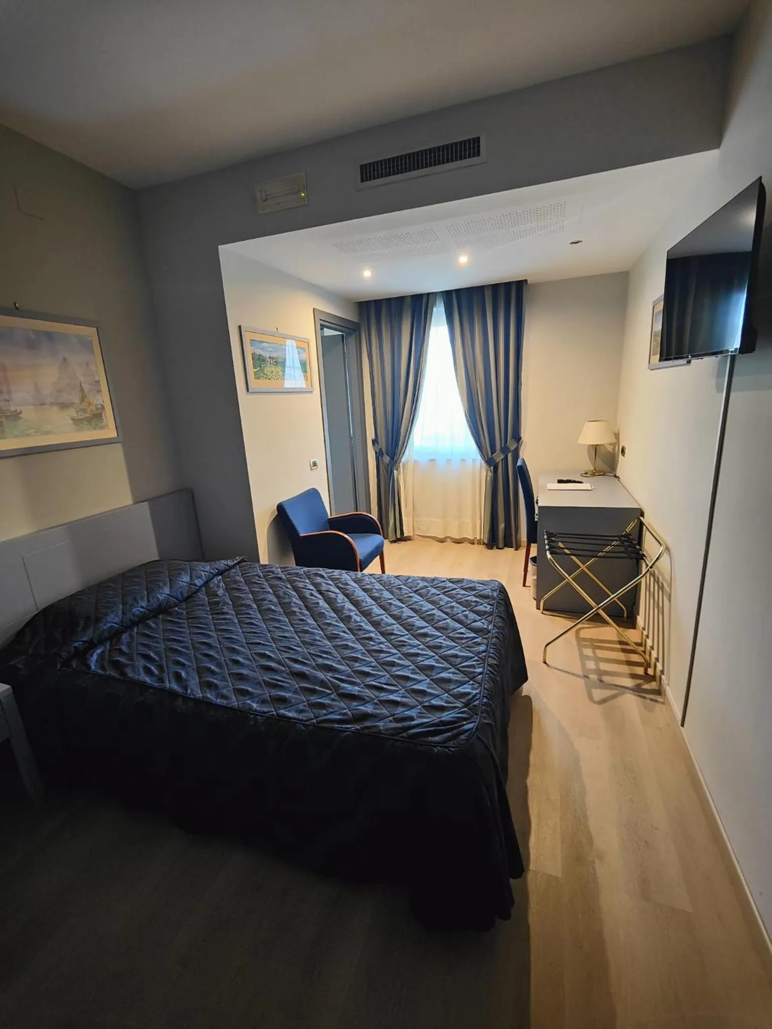 TV and multimedia, Bed in Hotel Lemi