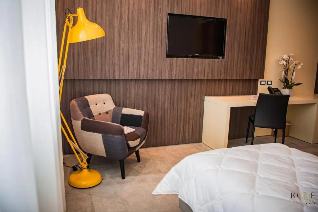 Communal lounge/ TV room, Bed in Korè Hotel