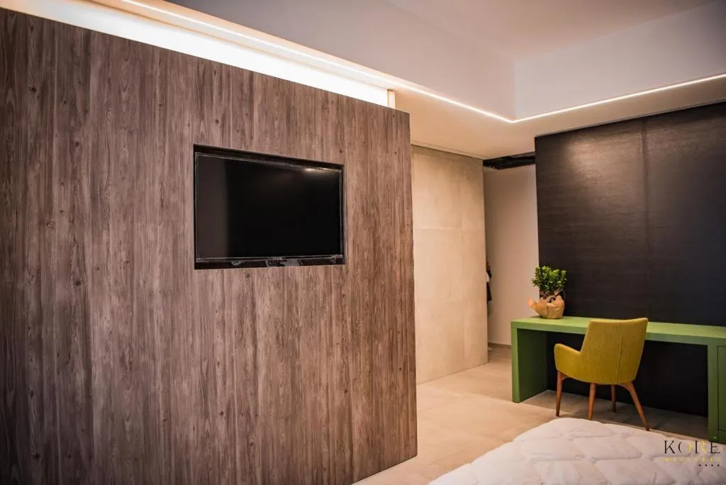 Communal lounge/ TV room in Korè Hotel