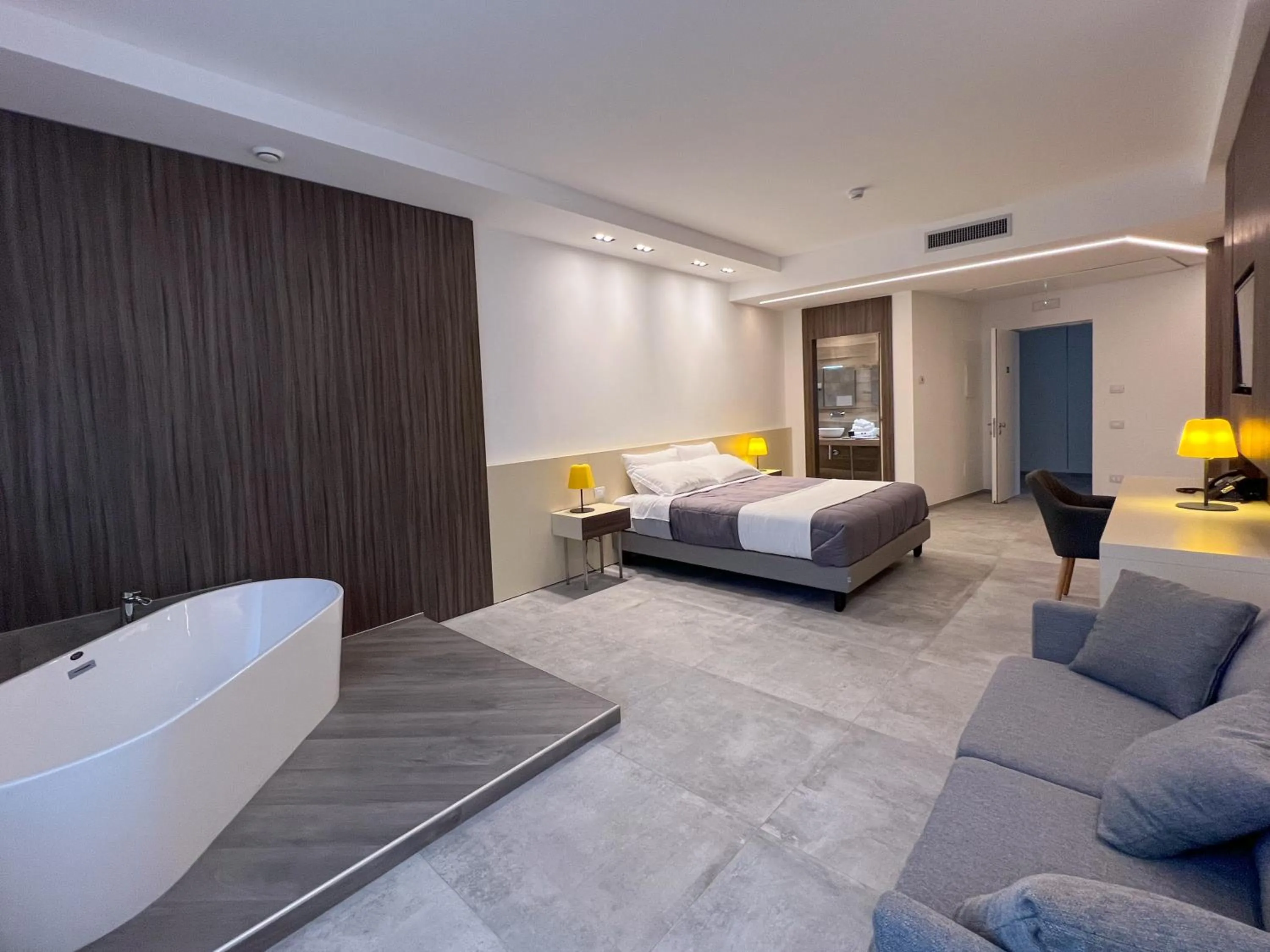 Bathroom, Bed in Korè Hotel