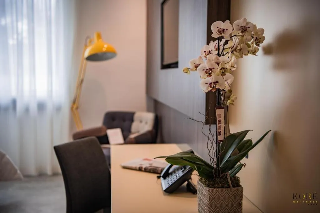 Seating area in Korè Hotel