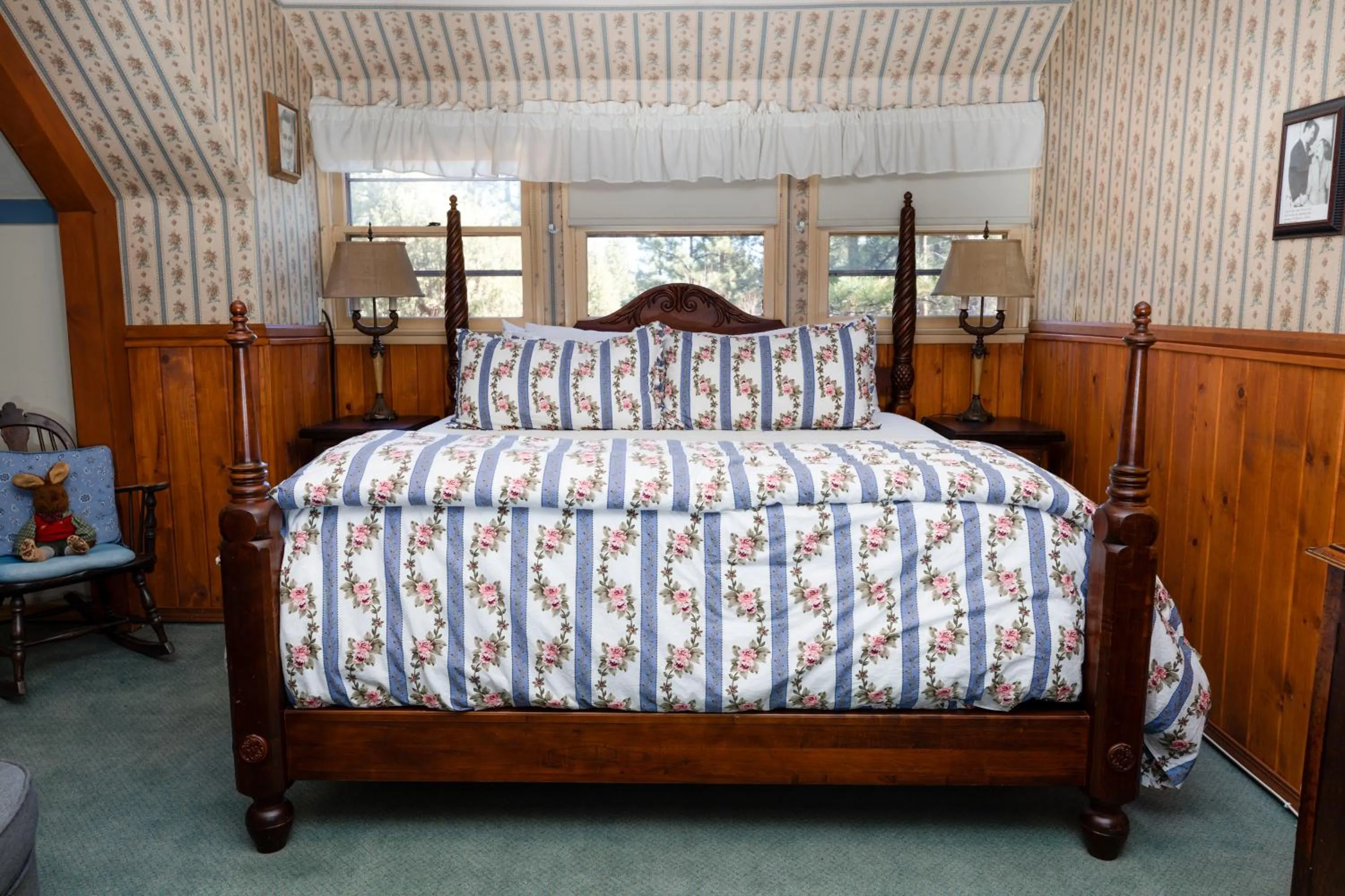 Bed in Gold Mountain Manor
