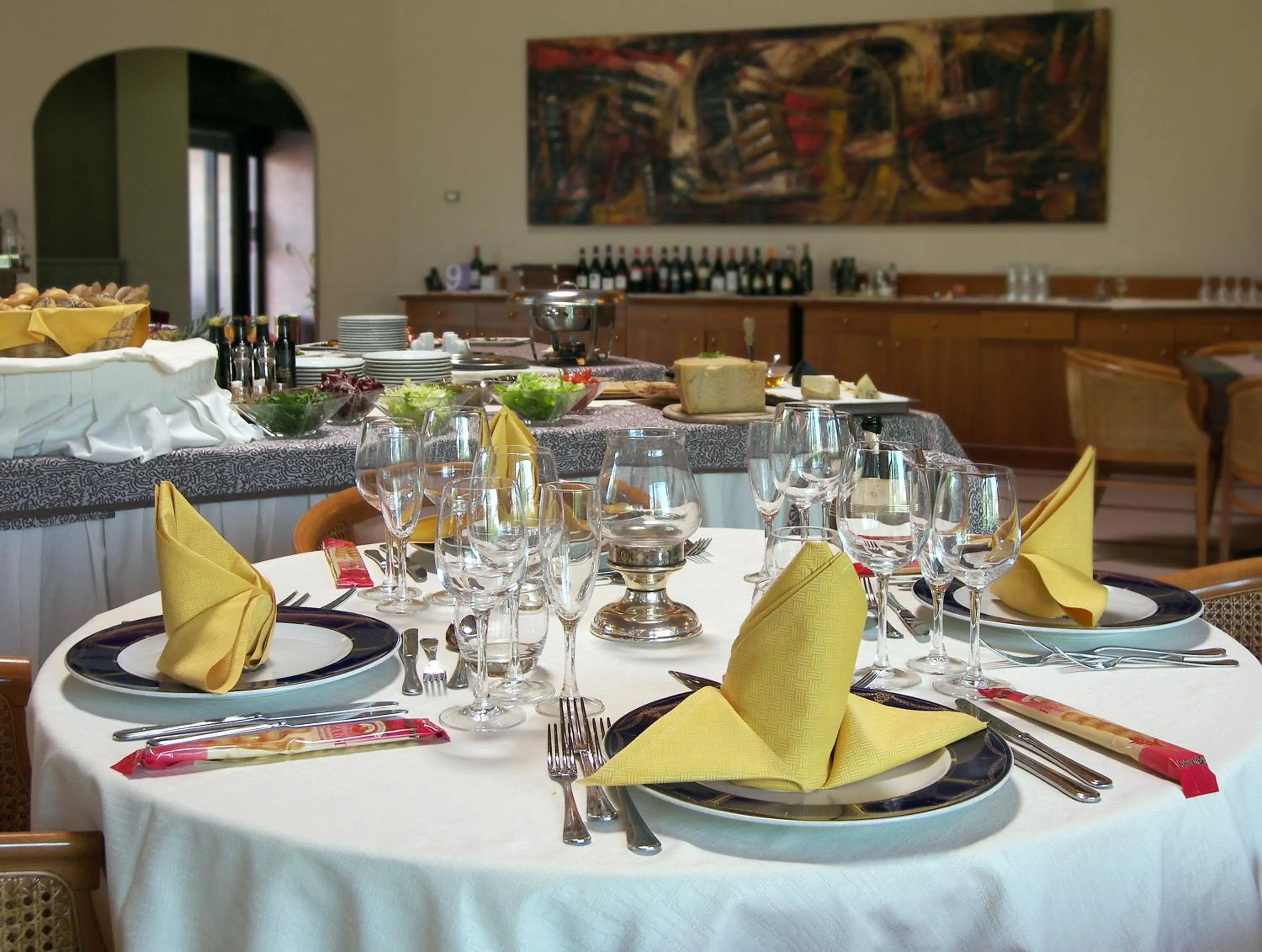 Restaurant/places to eat in Hotel President