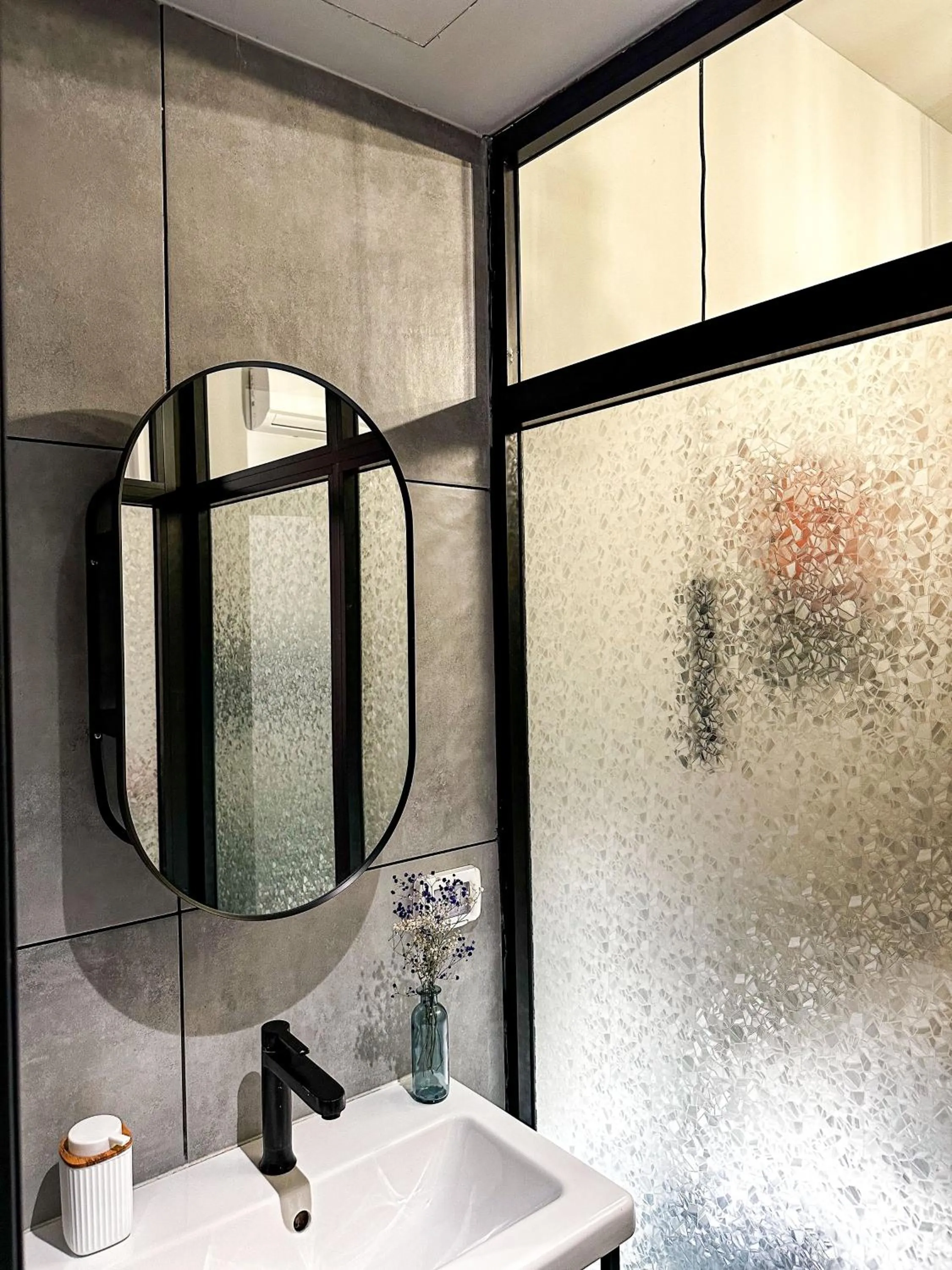 Bathroom in Levinski Market Hotel