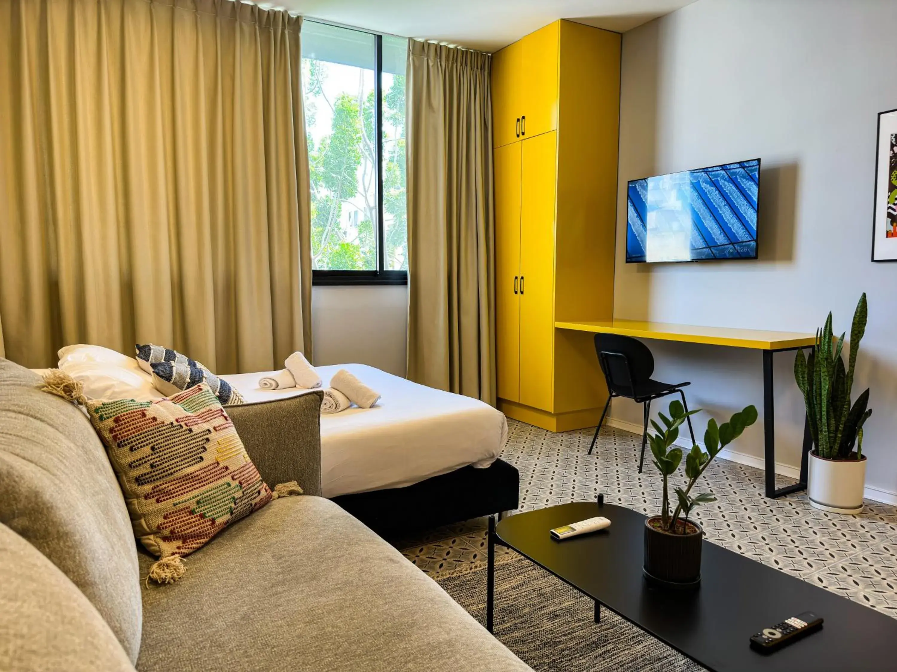 King Suite in Levinski Market Hotel King Suite in Levinski Market Hotel