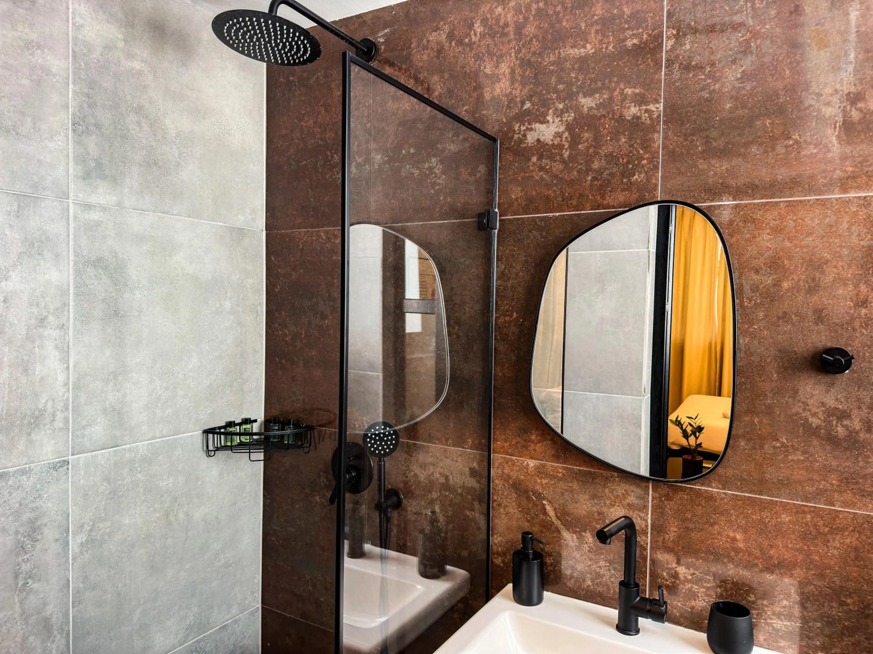 Bathroom in Levinski Market Hotel