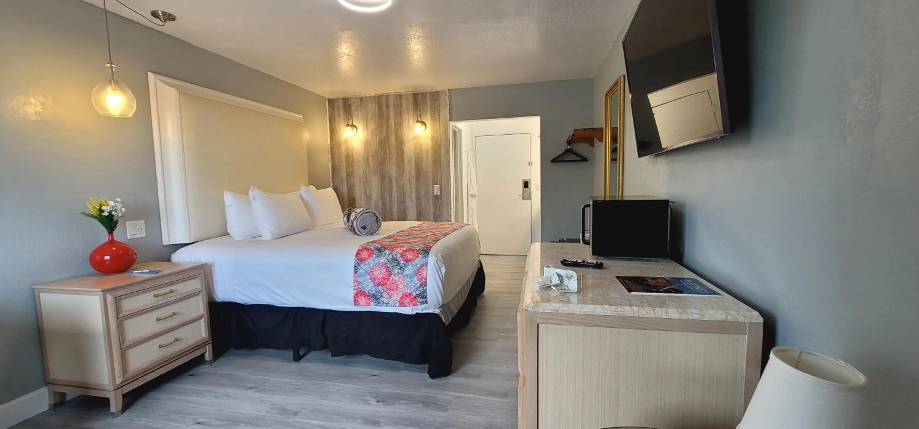 Bedroom, Bed in Dragonfly Inn & Suites