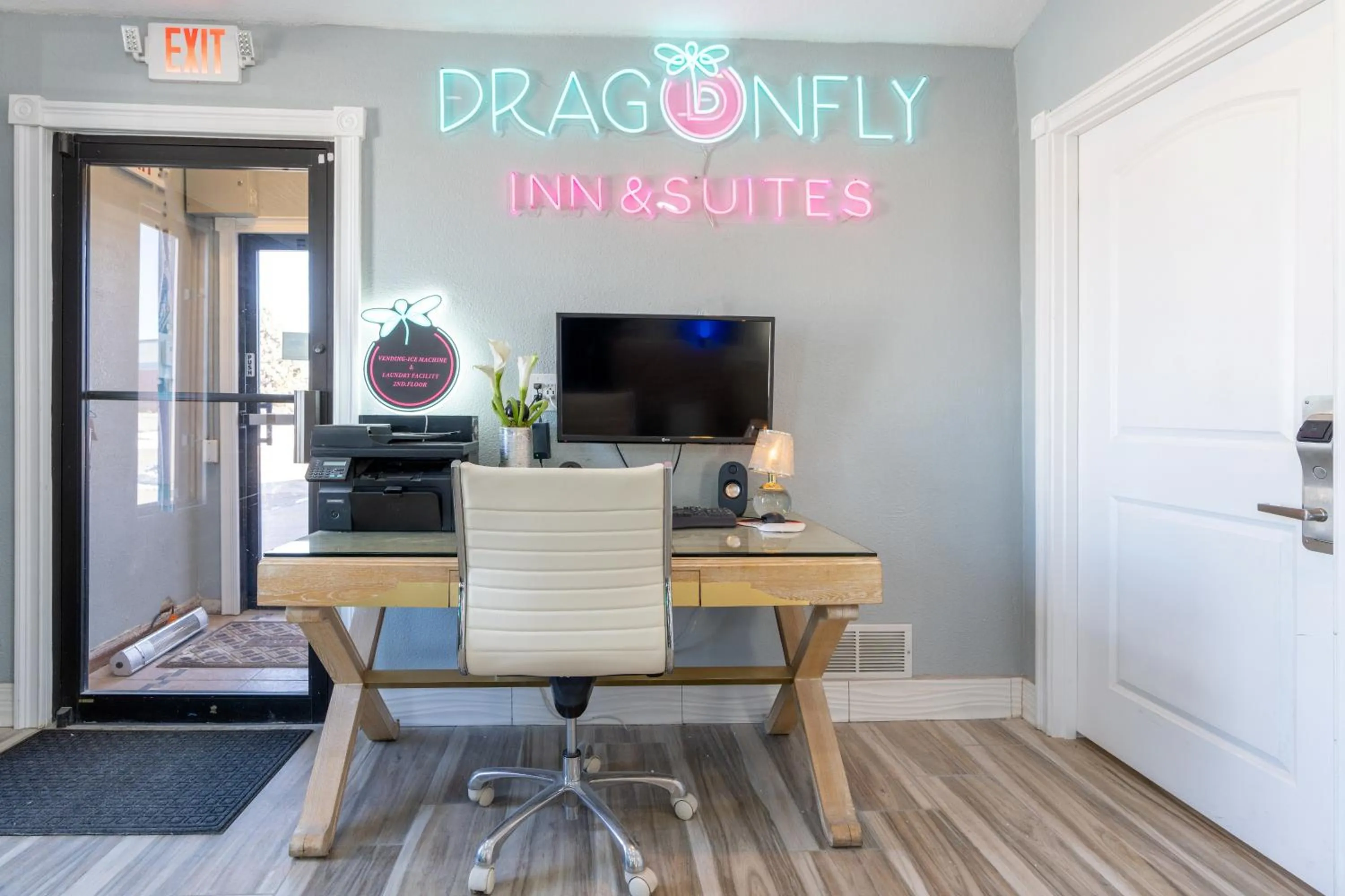Property building in Dragonfly Inn & Suites