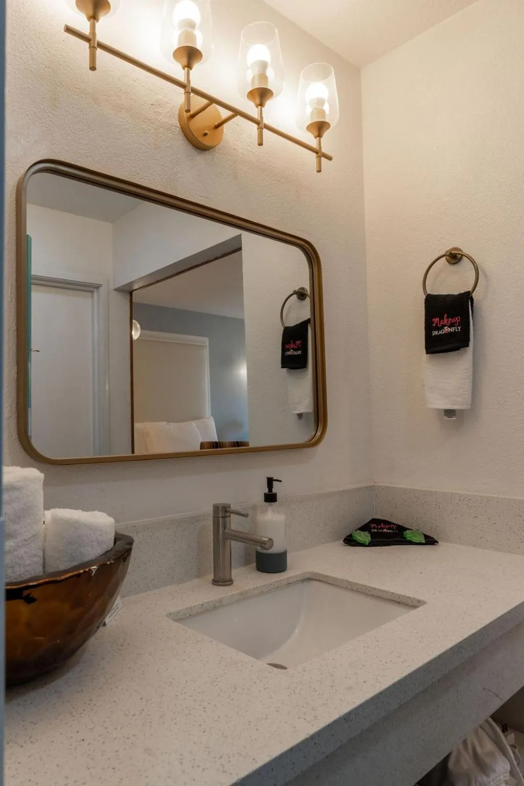 Bathroom in Dragonfly Inn & Suites