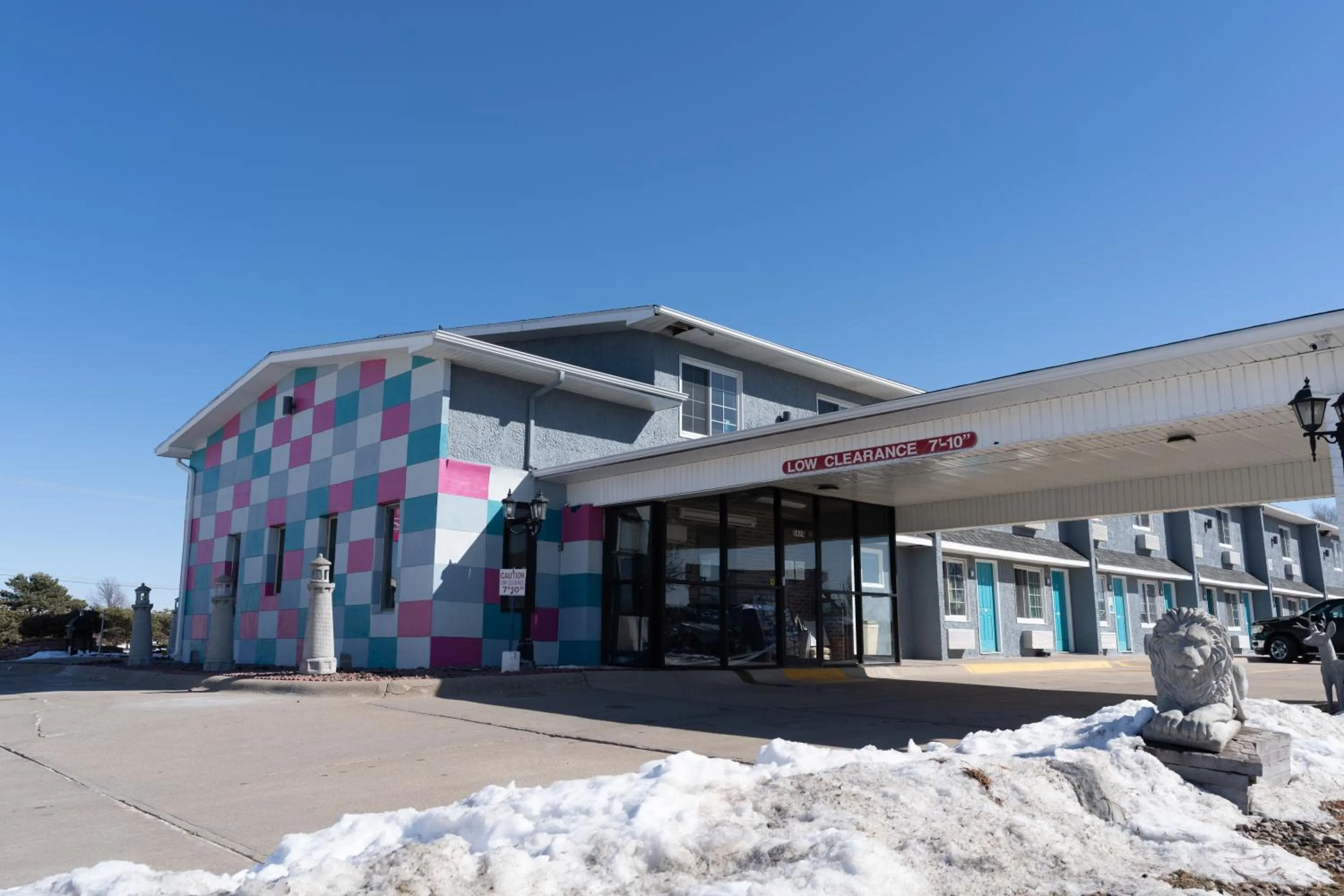 Property building in Dragonfly Inn & Suites