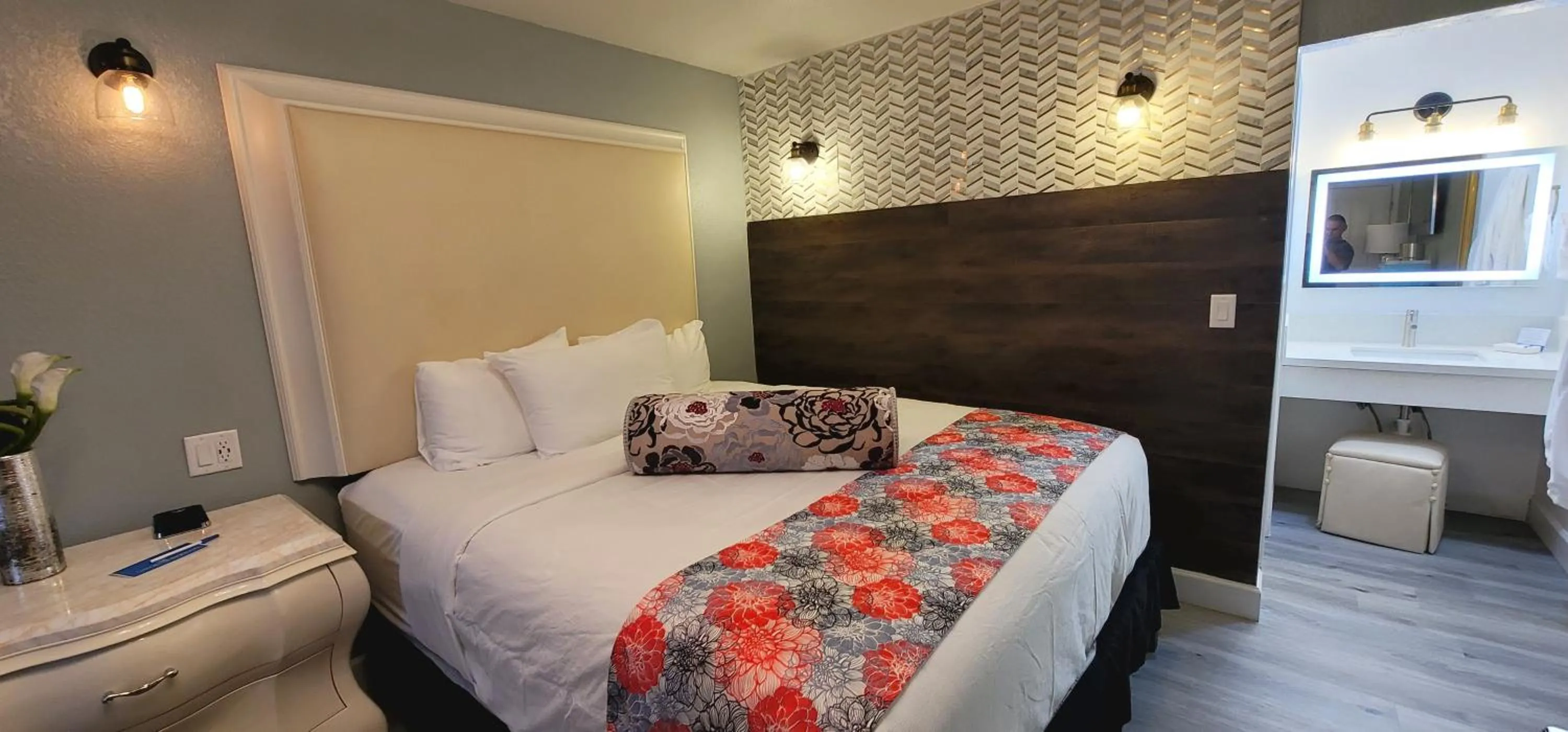 Bedroom, Bed in Dragonfly Inn & Suites