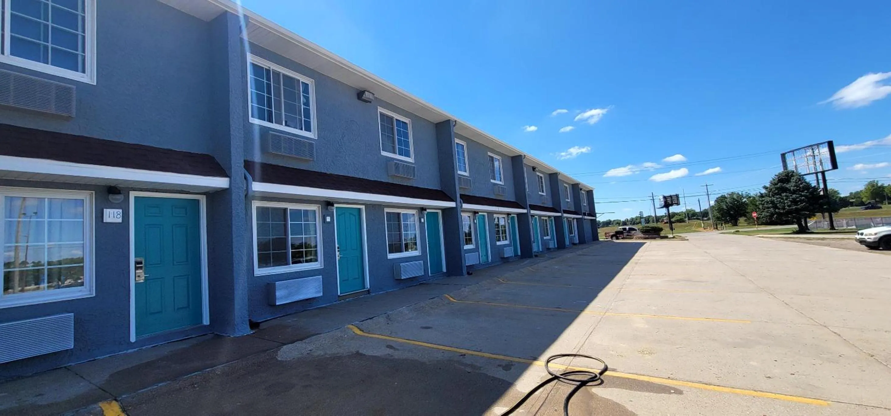 Property building in Dragonfly Inn & Suites