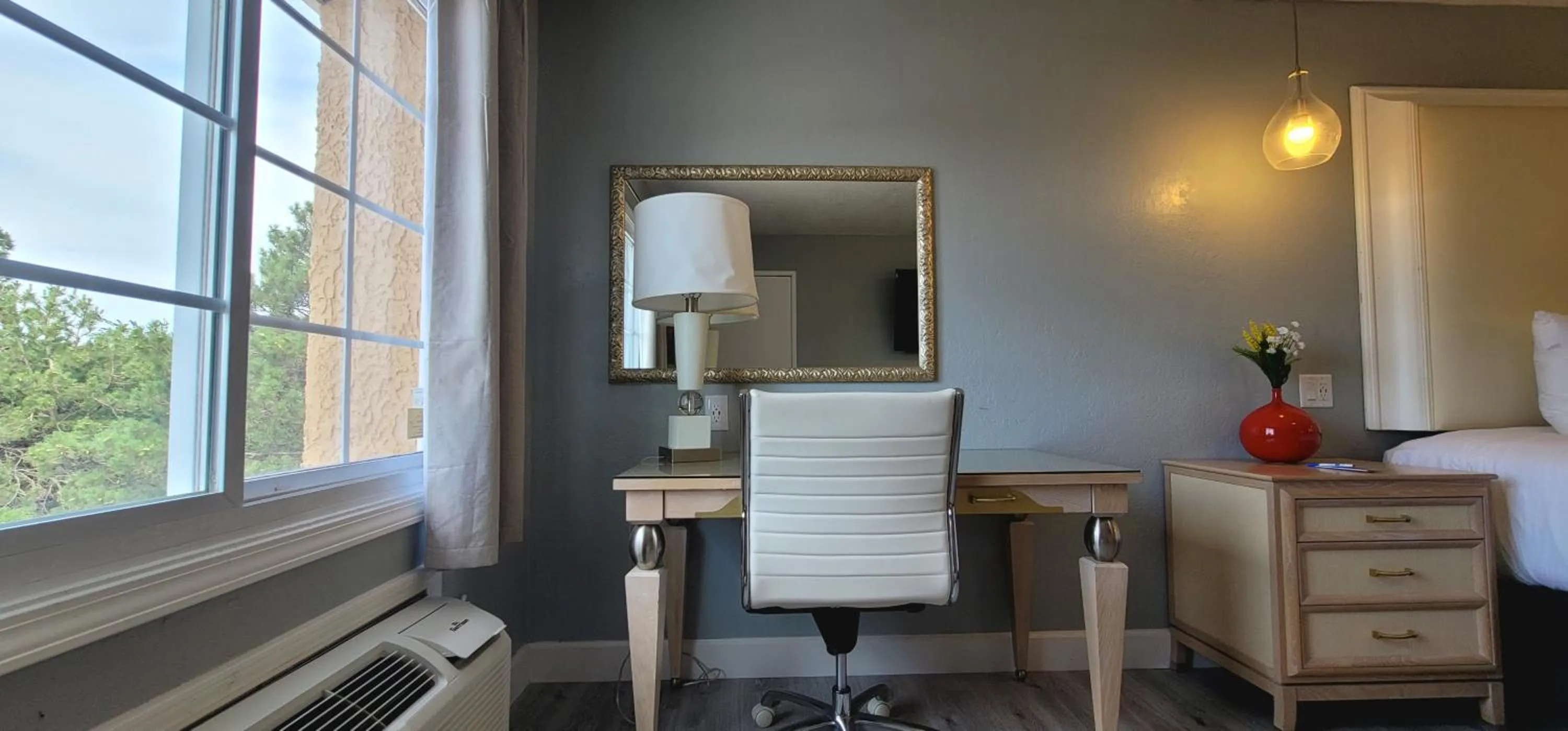 hair dresser in Dragonfly Inn & Suites