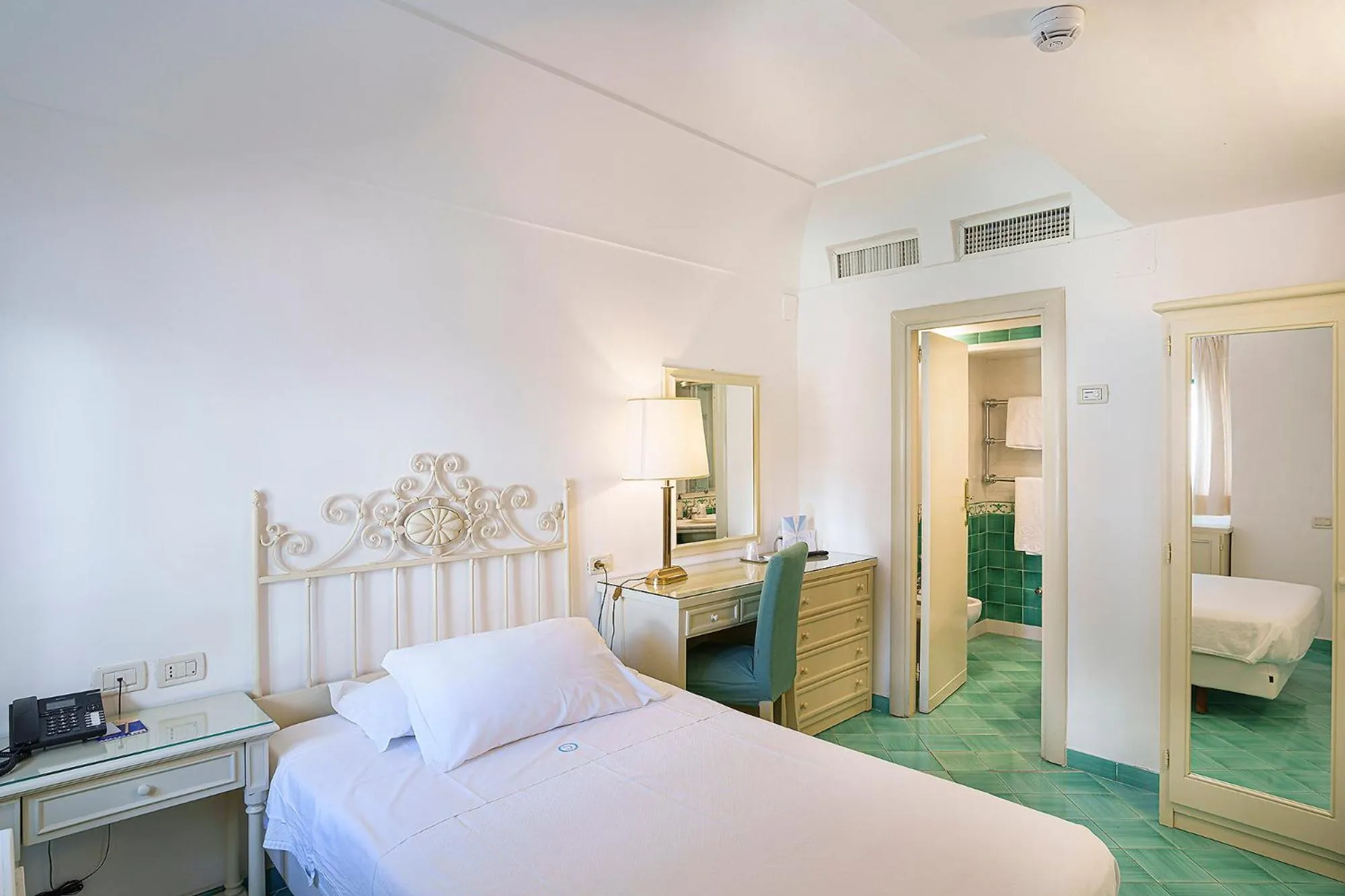 Bed in Hotel Continental Ischia