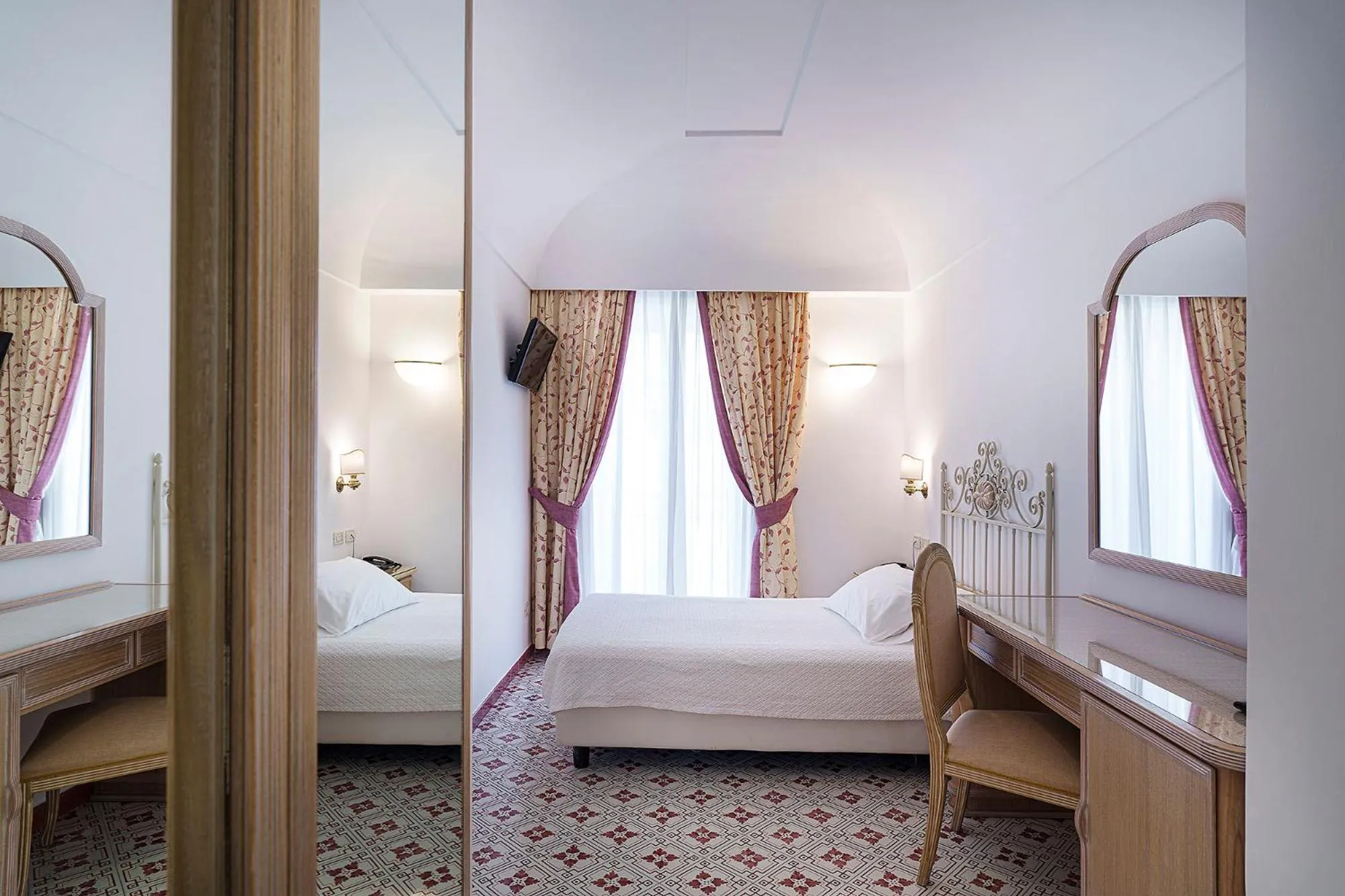 Bed in Hotel Continental Ischia