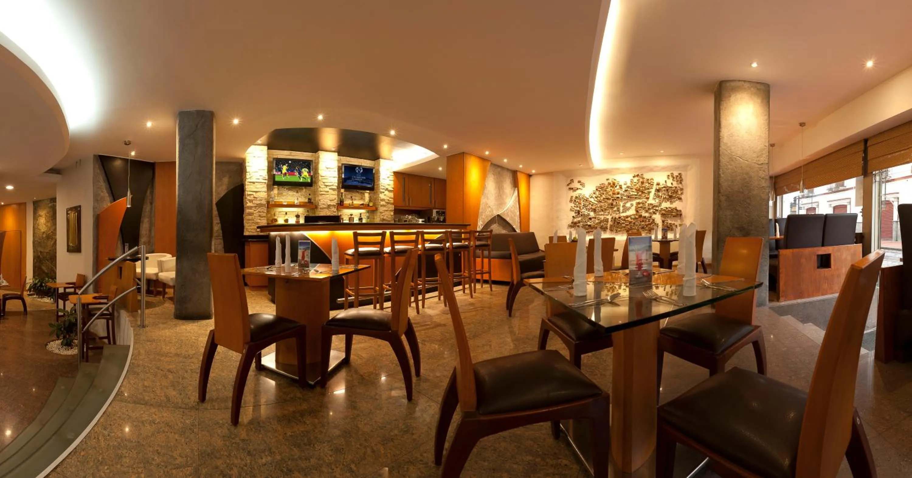 Food and drinks in El Dorado Hotel