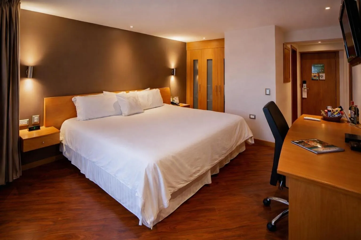 Photo of the whole room, Bed in El Dorado Hotel