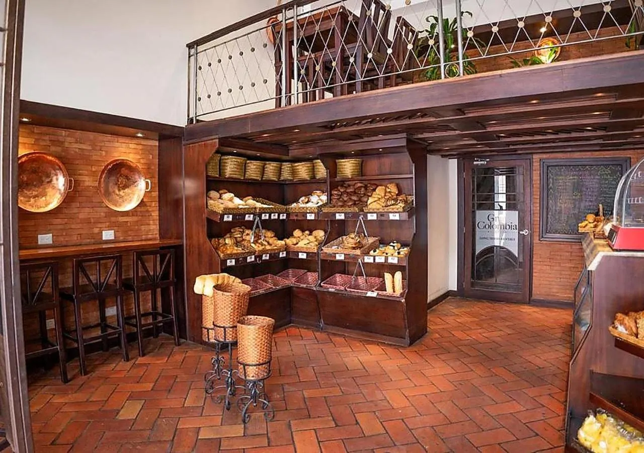 Restaurant/places to eat in El Dorado Hotel