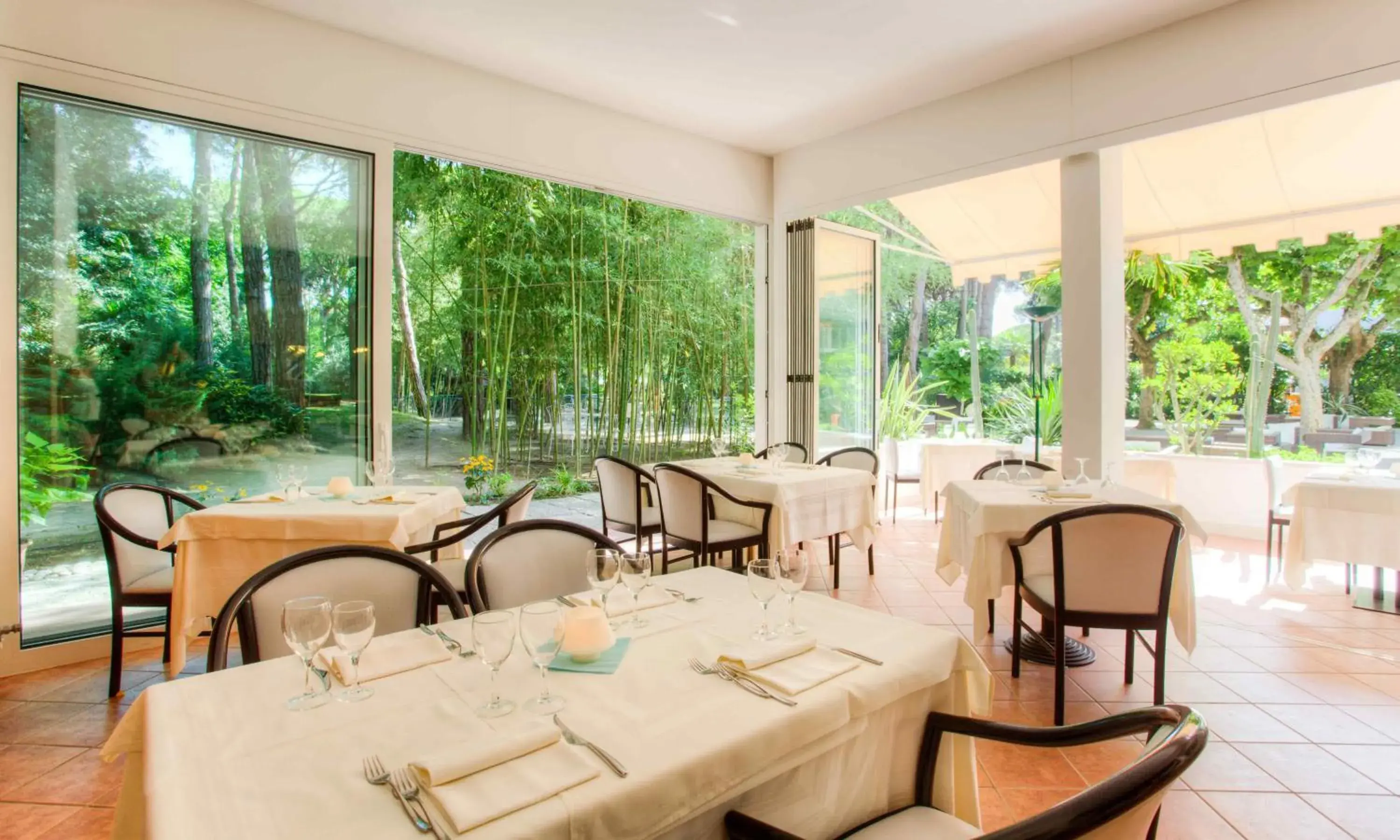 Restaurant/places to eat in Hotel Valdor Restaurant/places to eat in Hotel Valdor