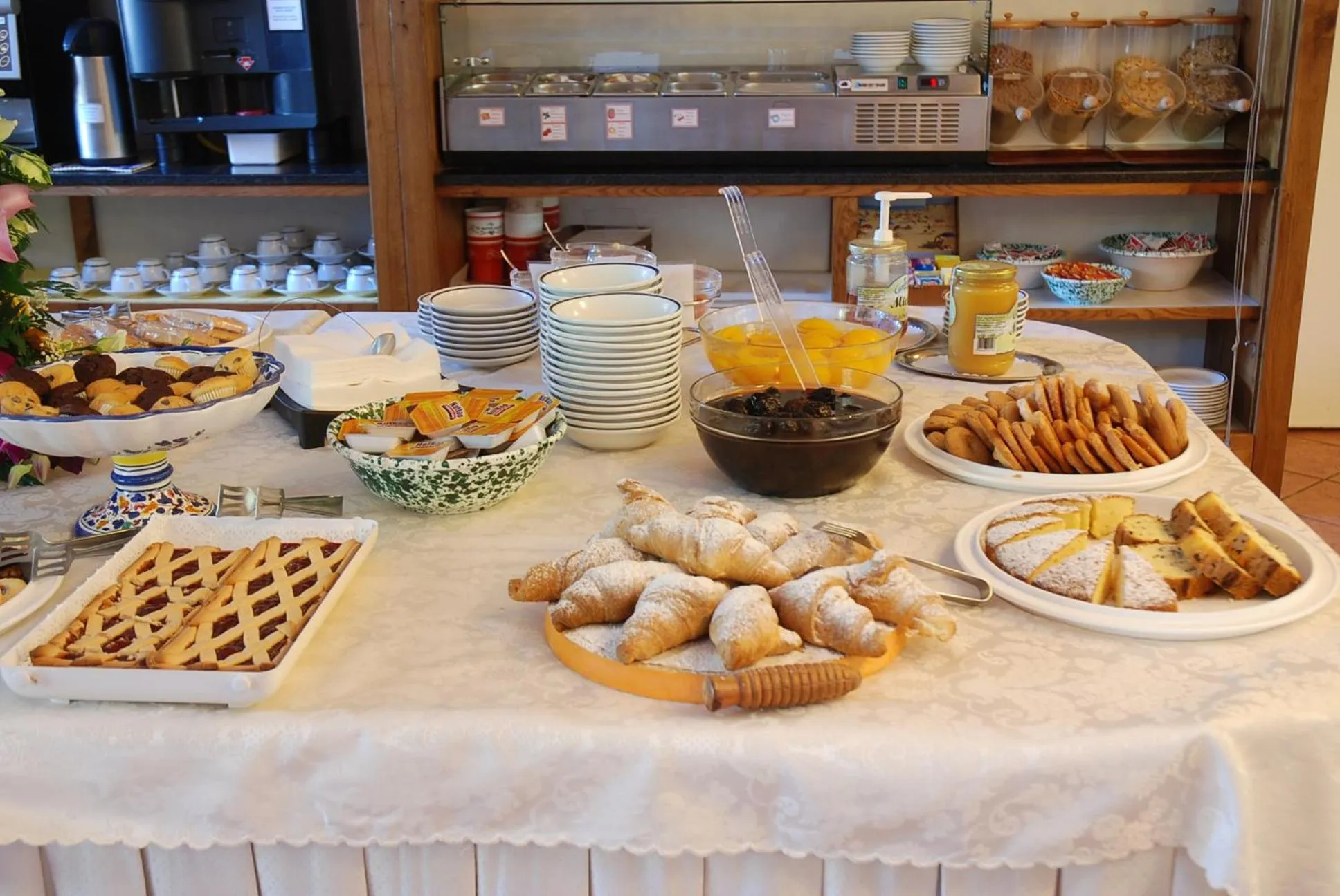 Buffet breakfast in Hotel Valdor