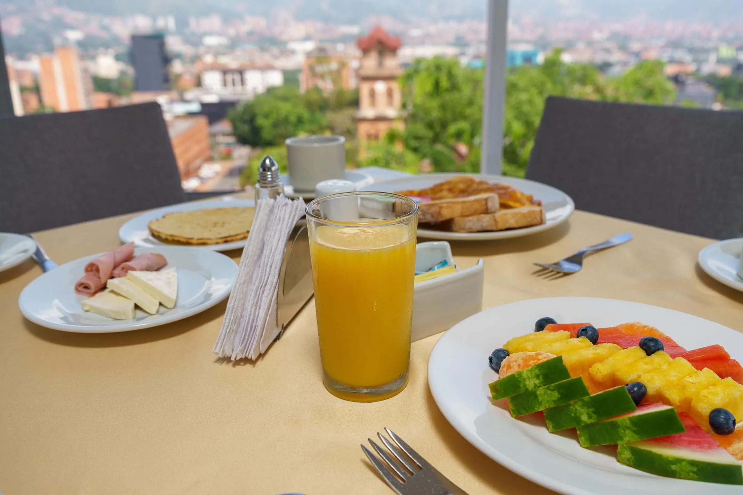Restaurant/places to eat in Hotel Torre Poblado