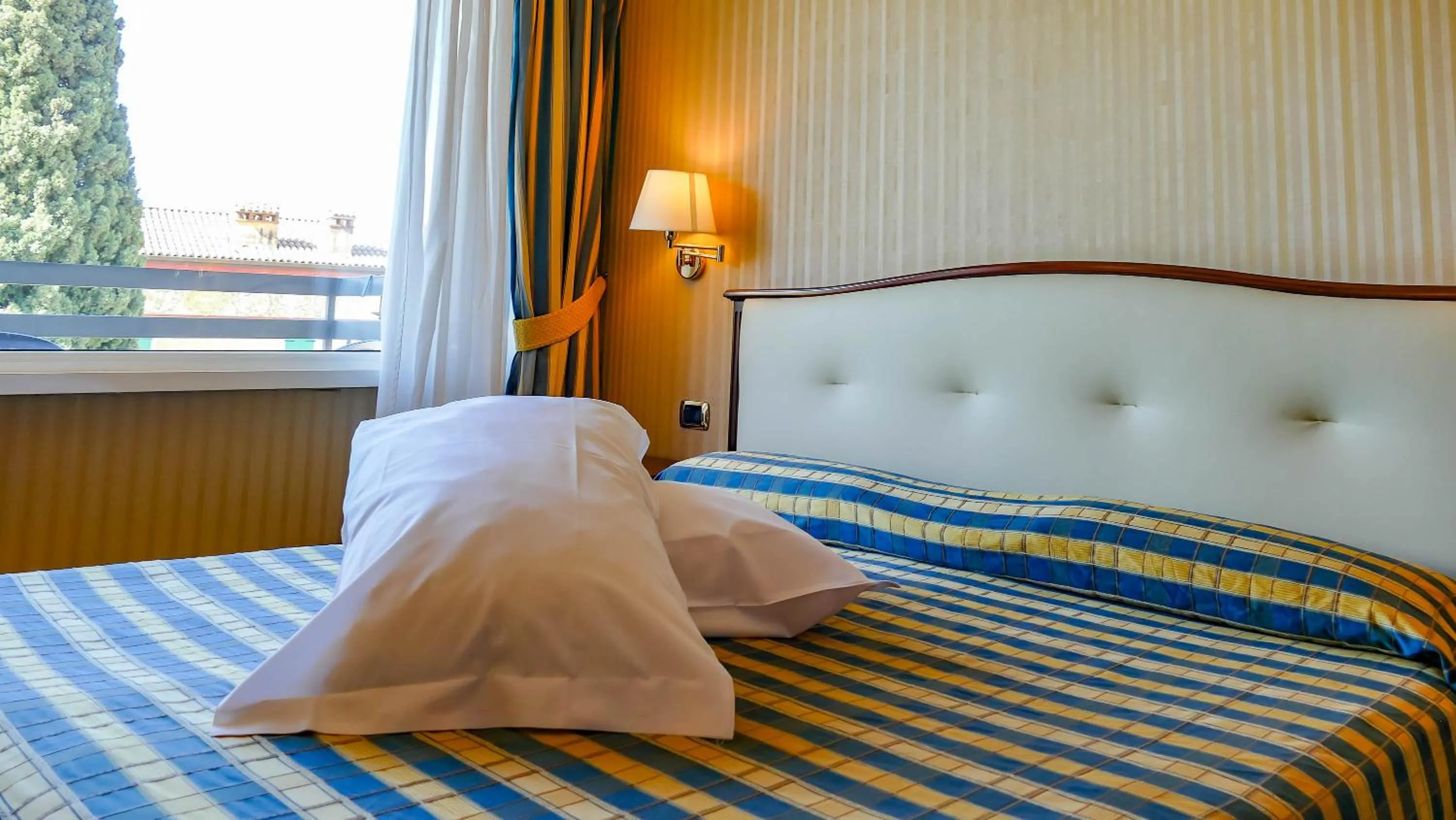 Bed in Hotel Benaco Garda ***S