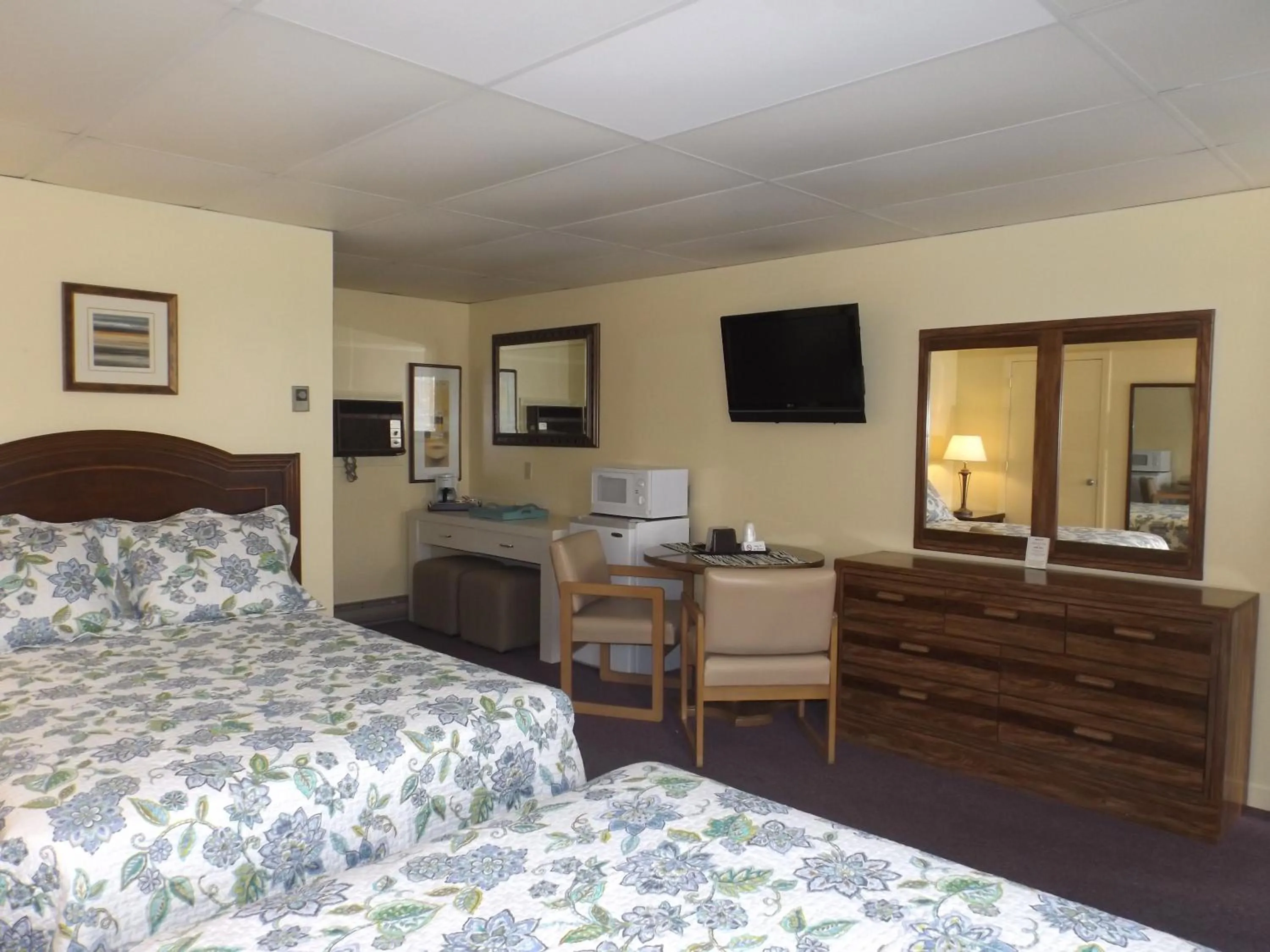 Bedroom, Bed in Footbridge North Hotel