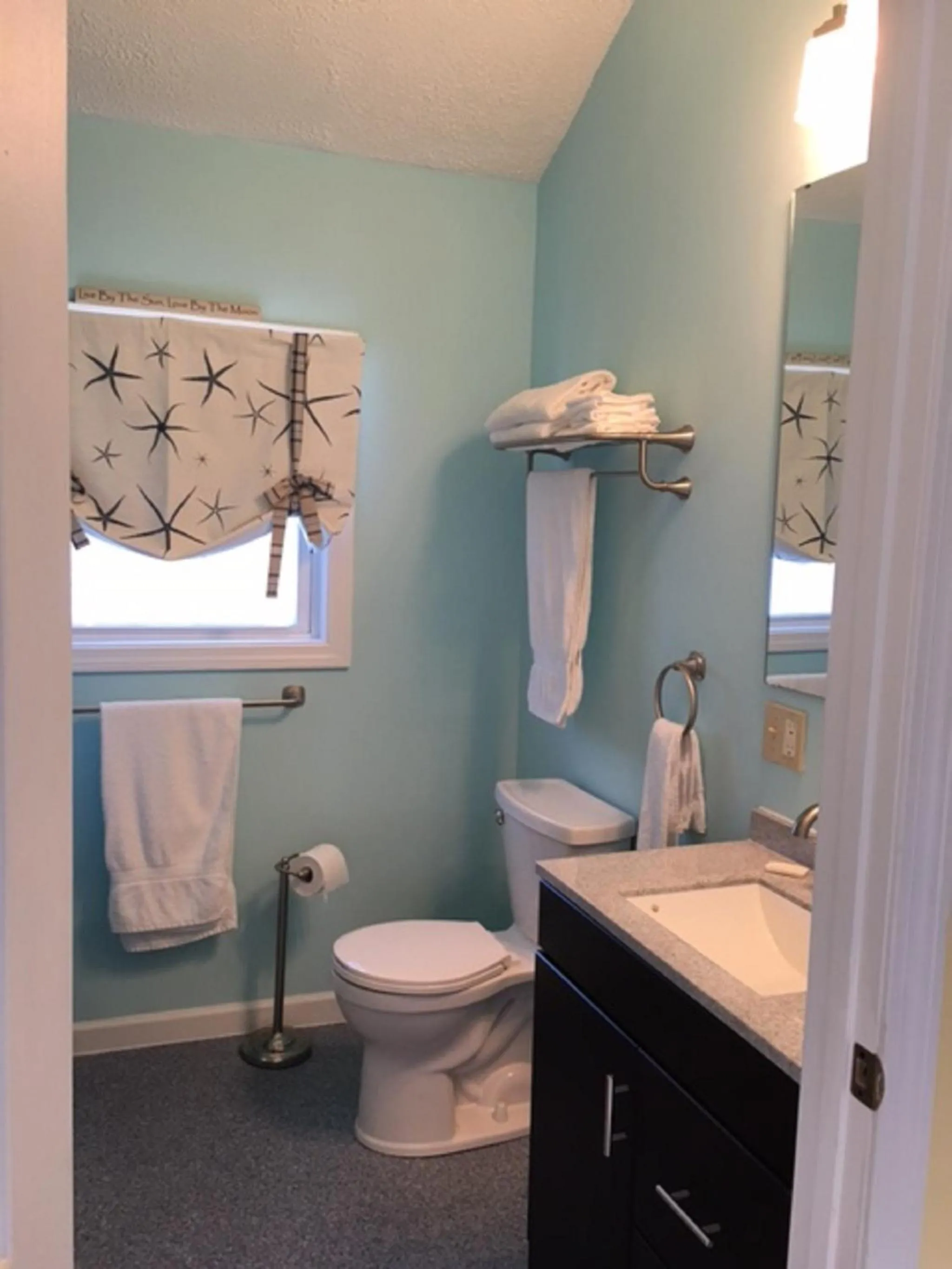 Bathroom in Footbridge North Hotel