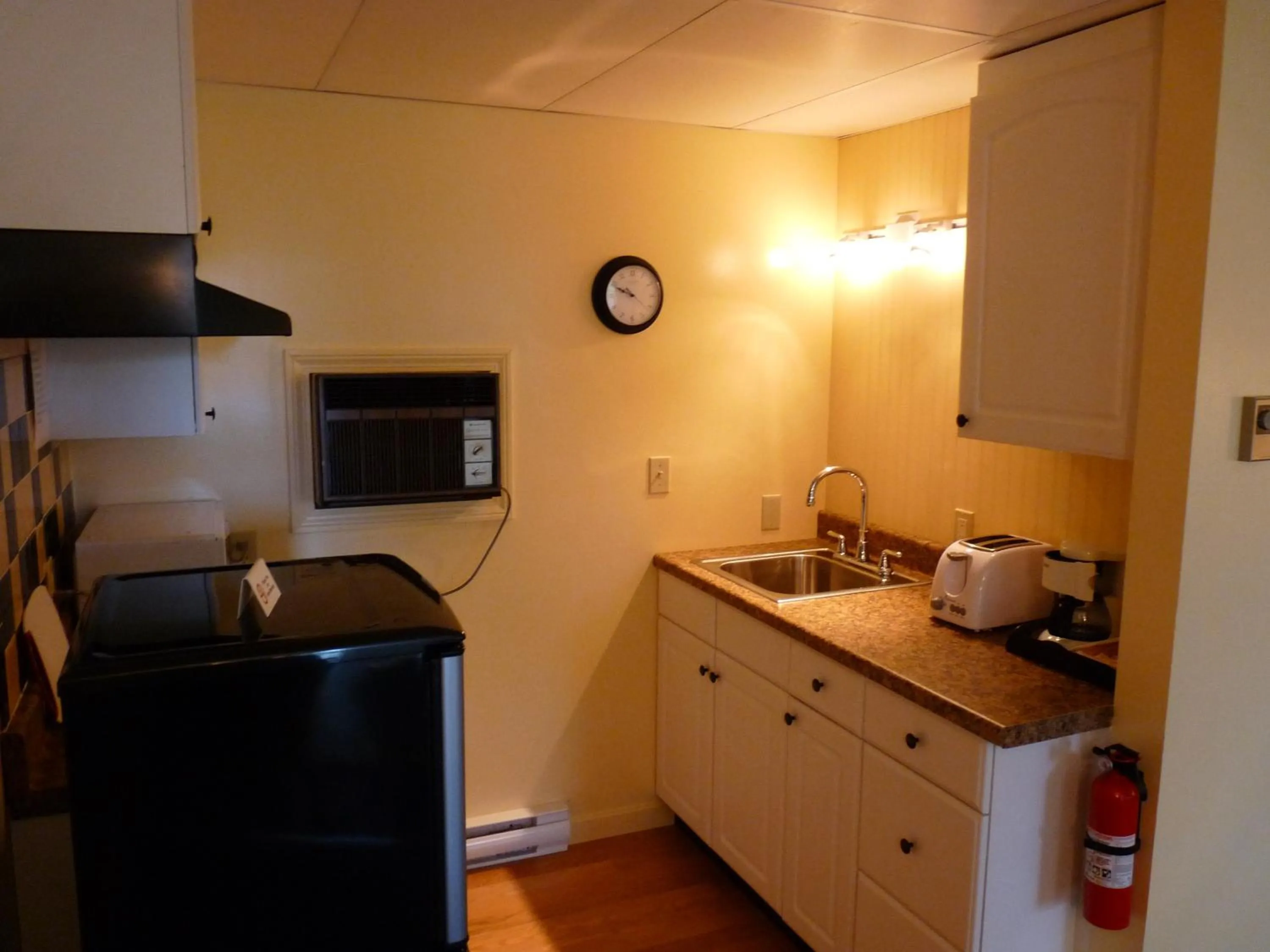 Kitchen or kitchenette in Footbridge North Hotel