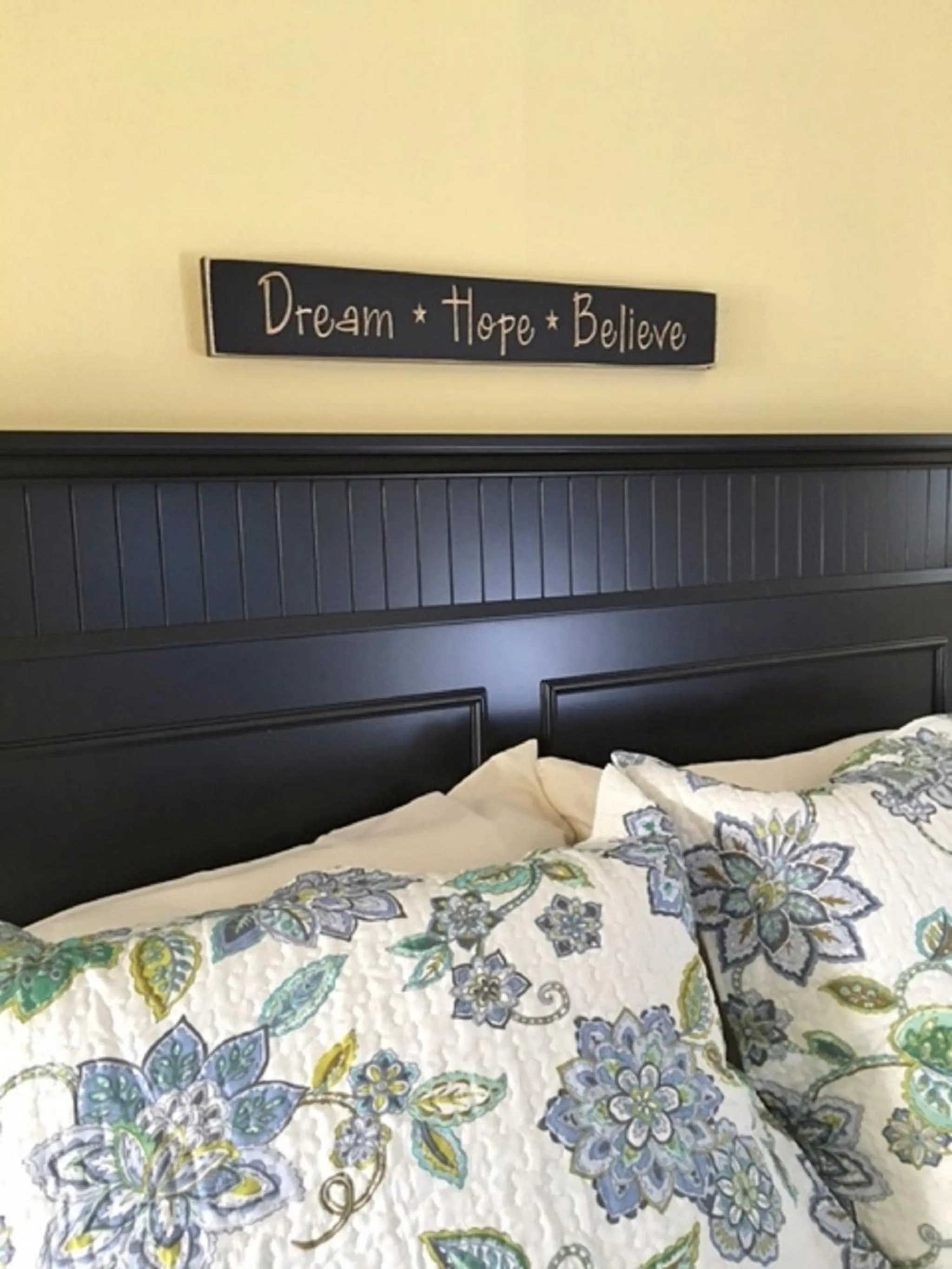 Decorative detail, Bed in Footbridge North Hotel