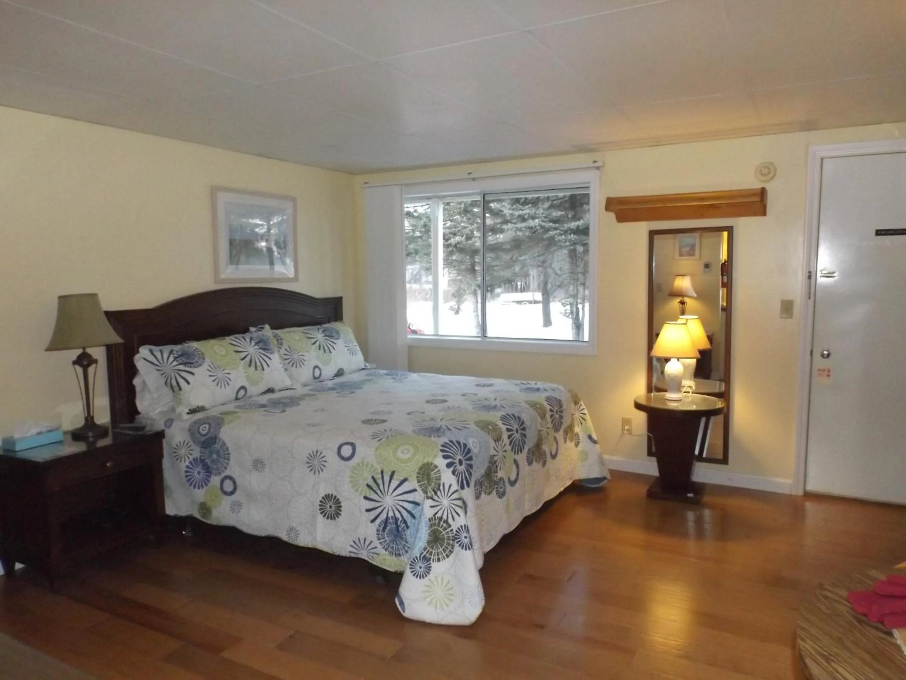 Bedroom, Bed in Footbridge North Hotel