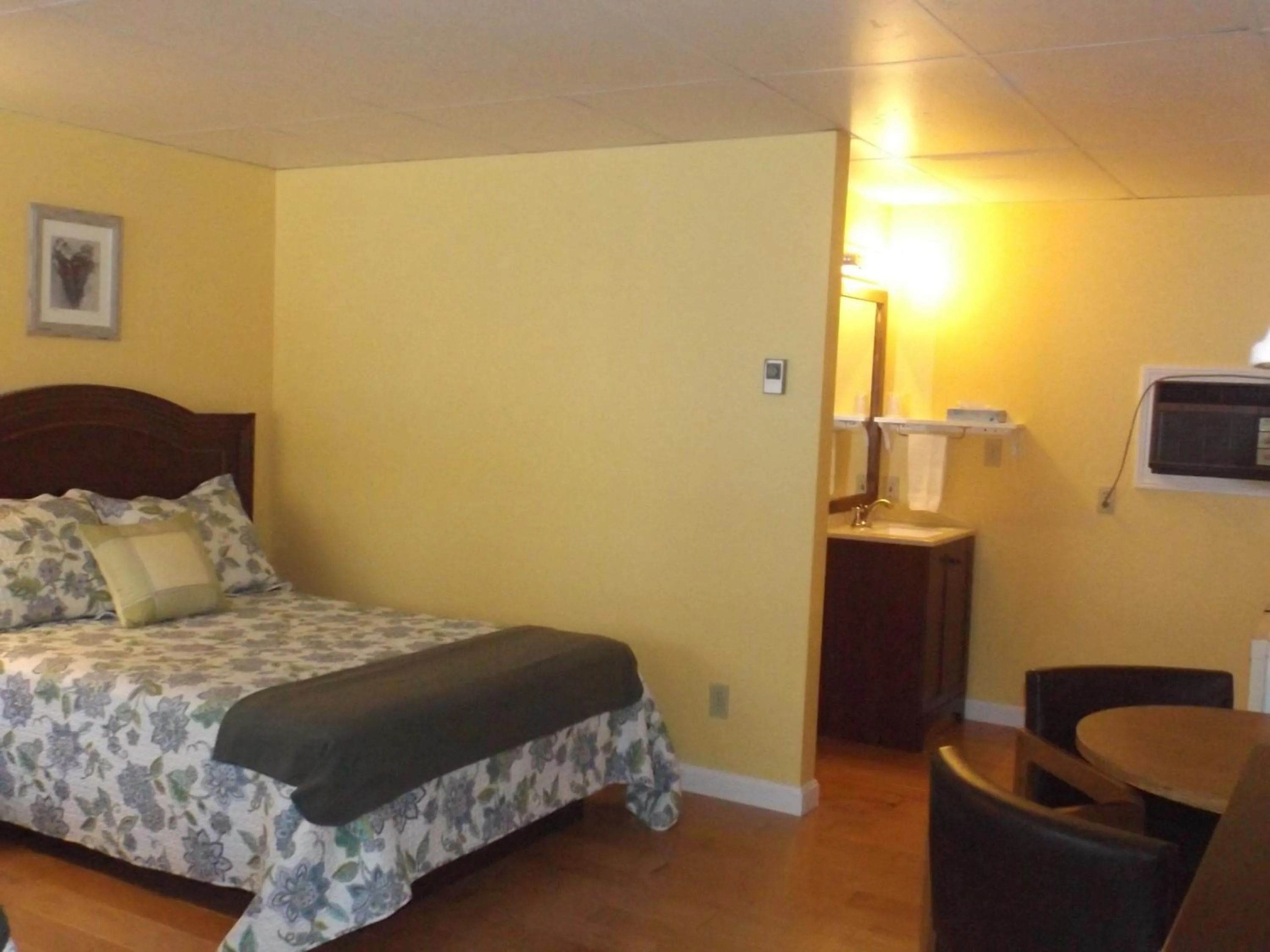 Bedroom, Bed in Footbridge North Hotel