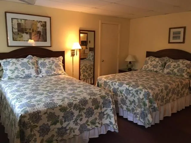 Photo of the whole room, Bed in Footbridge North Hotel