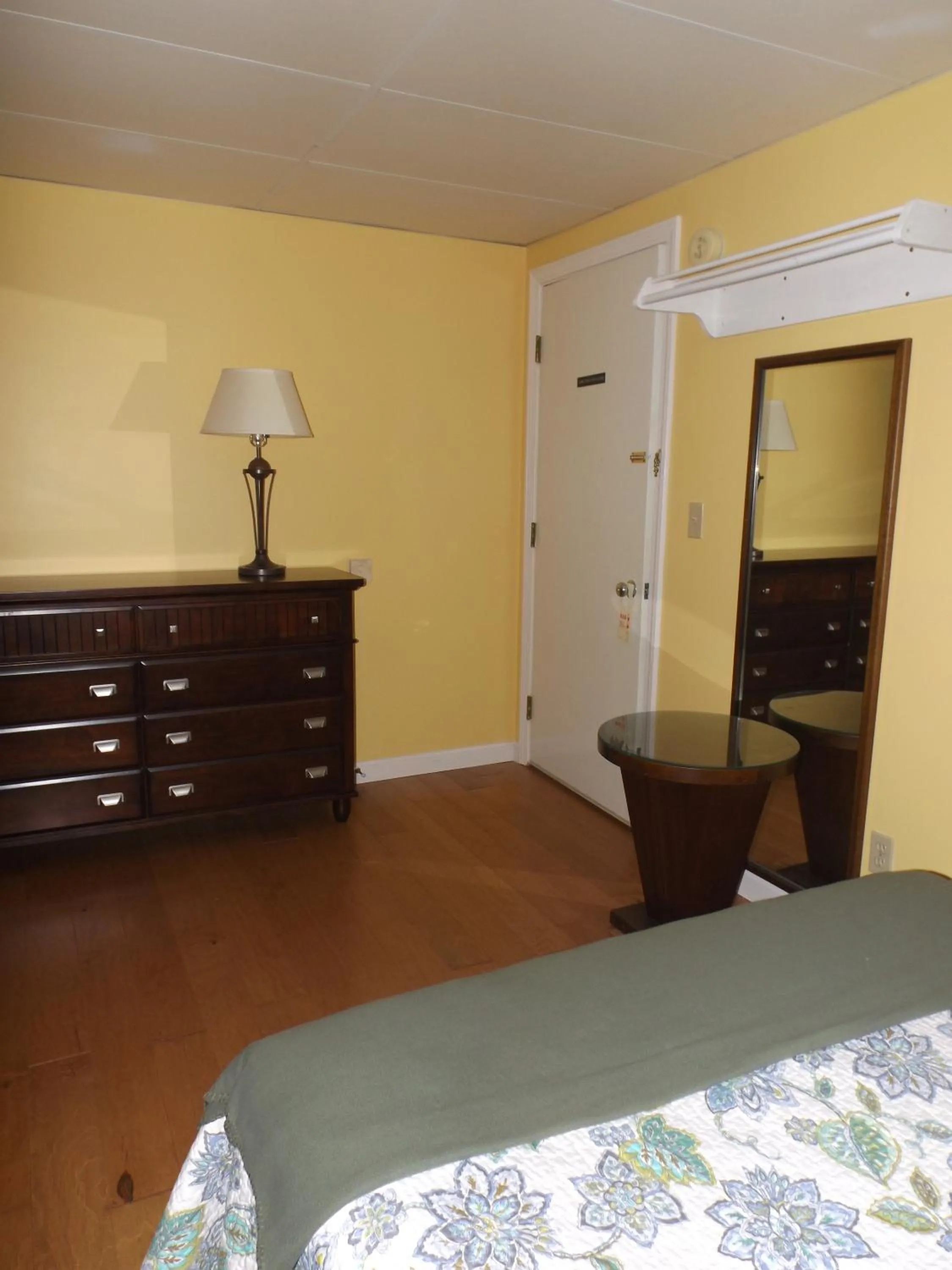 Bedroom, Bed in Footbridge North Hotel