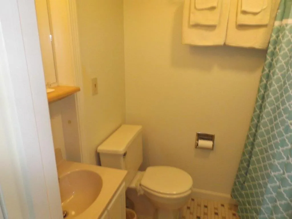 Bathroom in Footbridge North Hotel