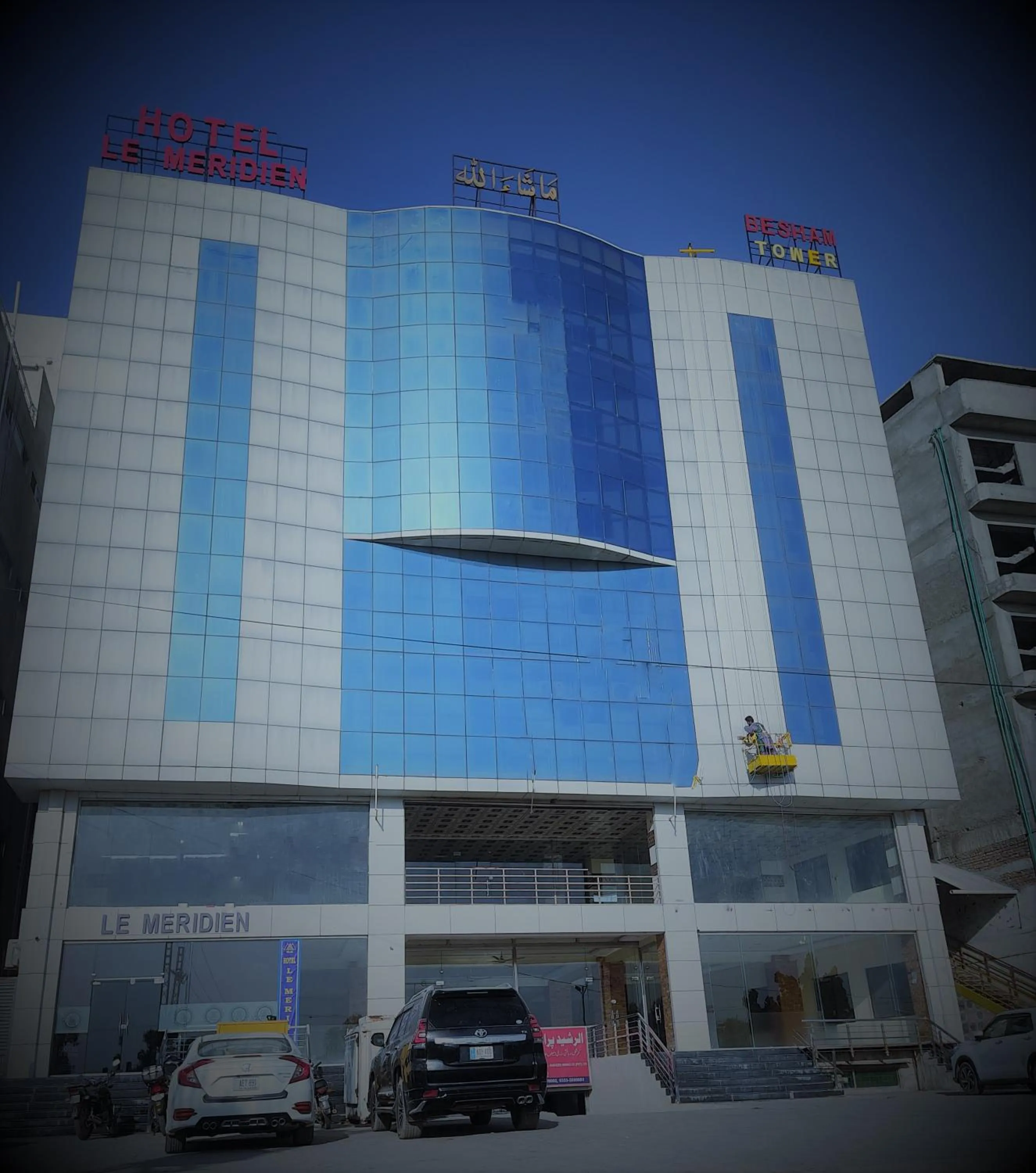 Property building in Hotel Le Meridien