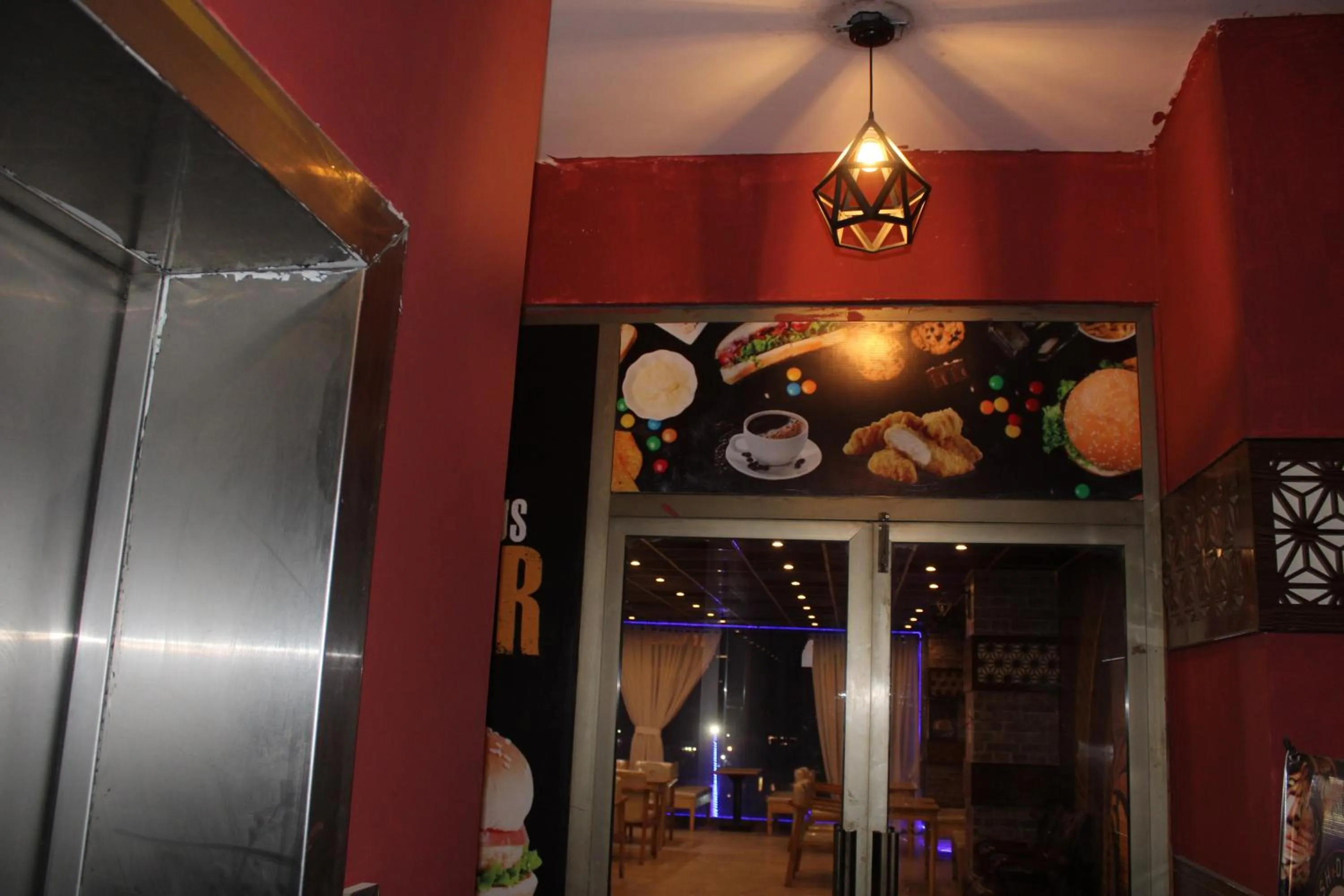 Restaurant/places to eat in Hotel Le Meridien