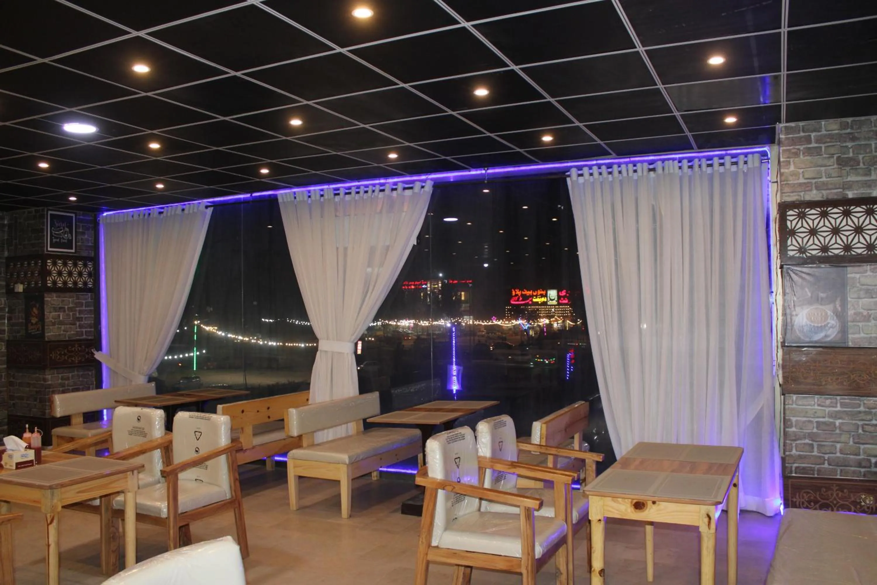 Restaurant/places to eat in Hotel Le Meridien