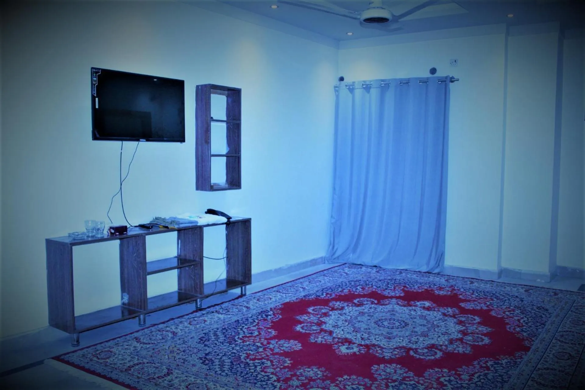 Communal lounge/ TV room in Hotel Le Meridien