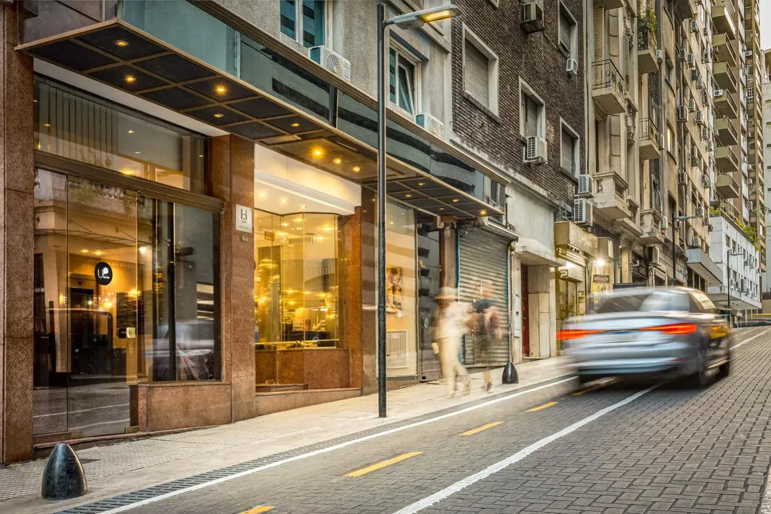 Property building in Up Retiro Property building in Up Retiro