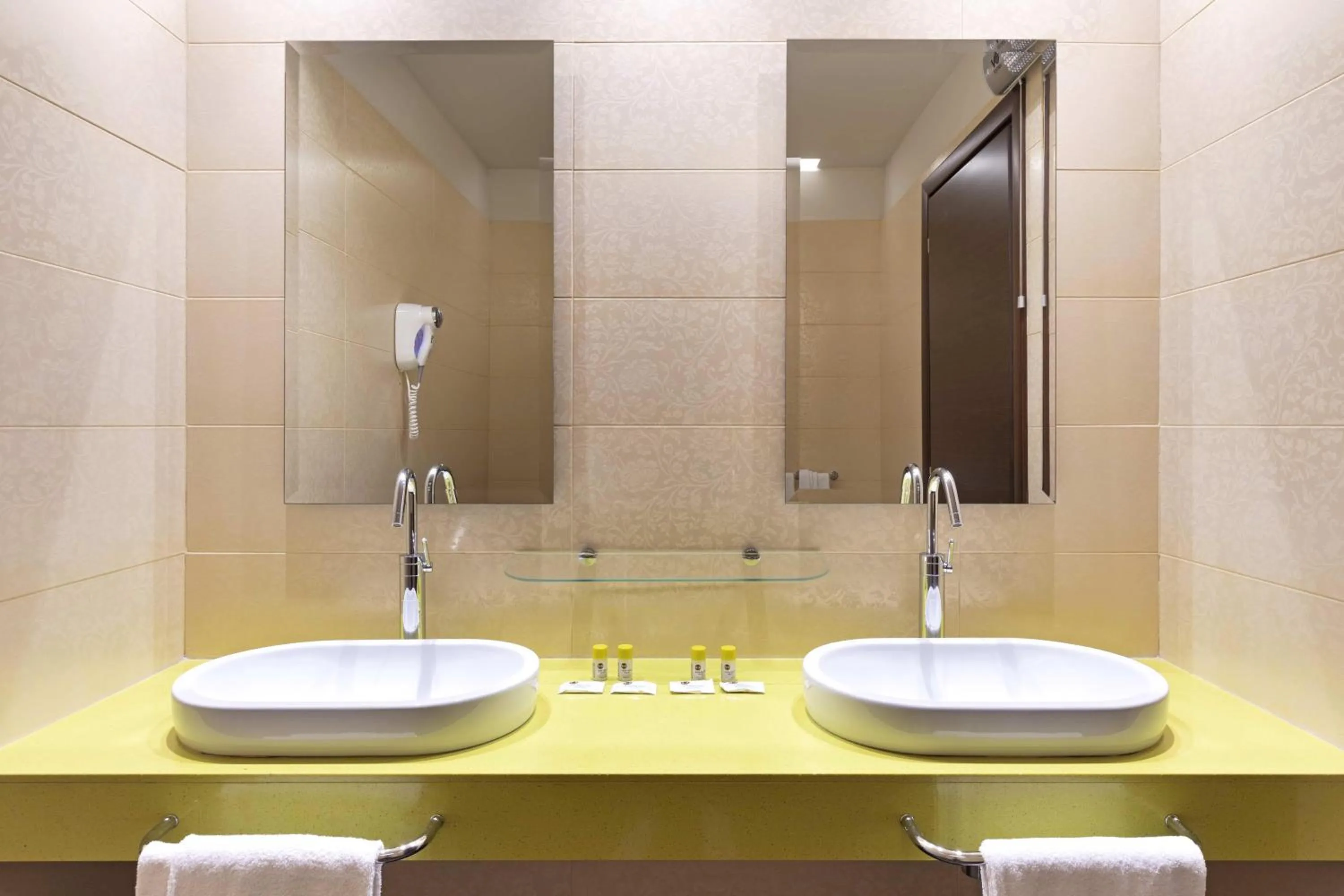 Bathroom in B&B HOTEL Malpensa Lago Maggiore